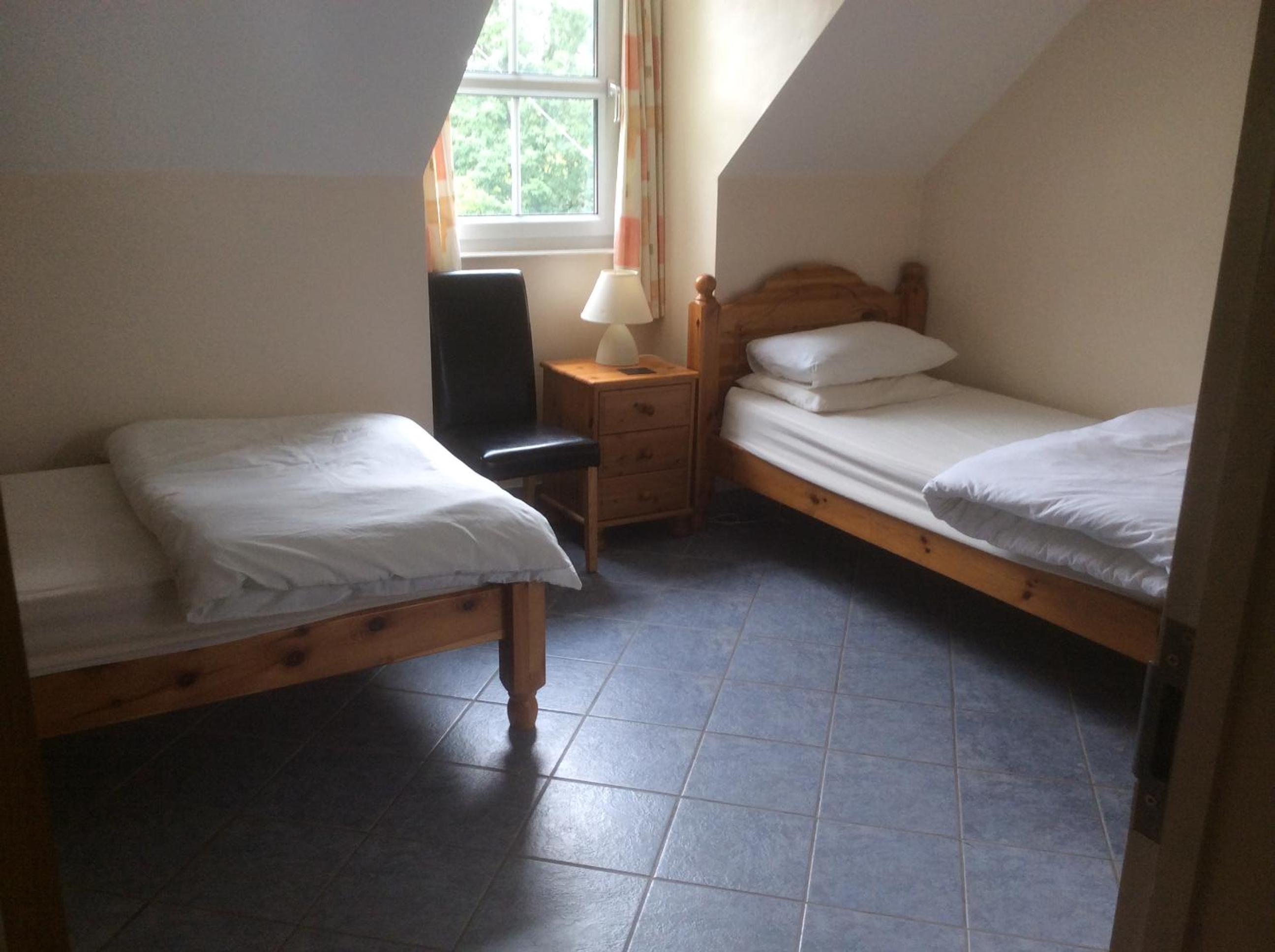 Twin Room with Private Bathroom - Photo 1