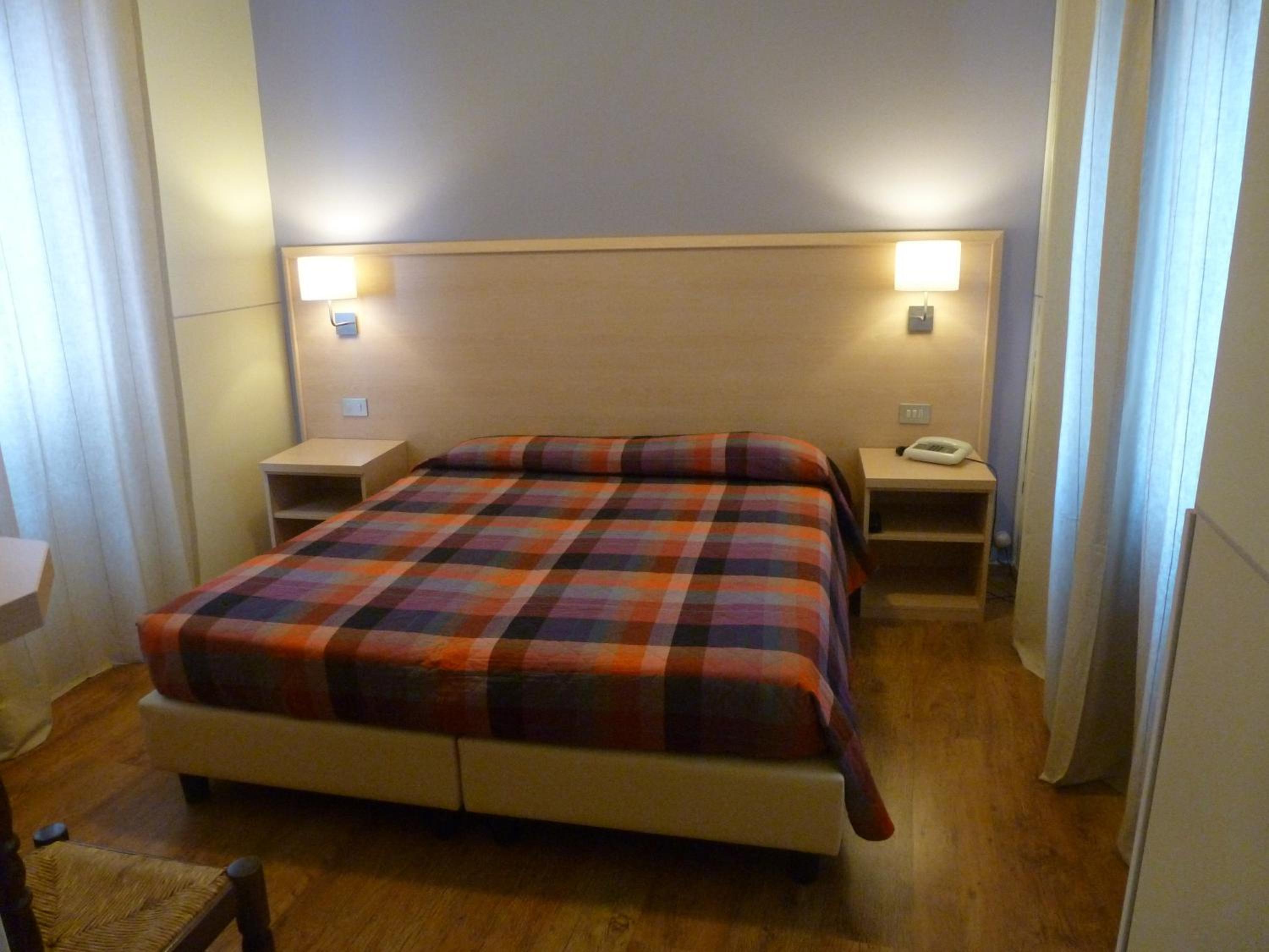 Double or Twin Room - Photo 3