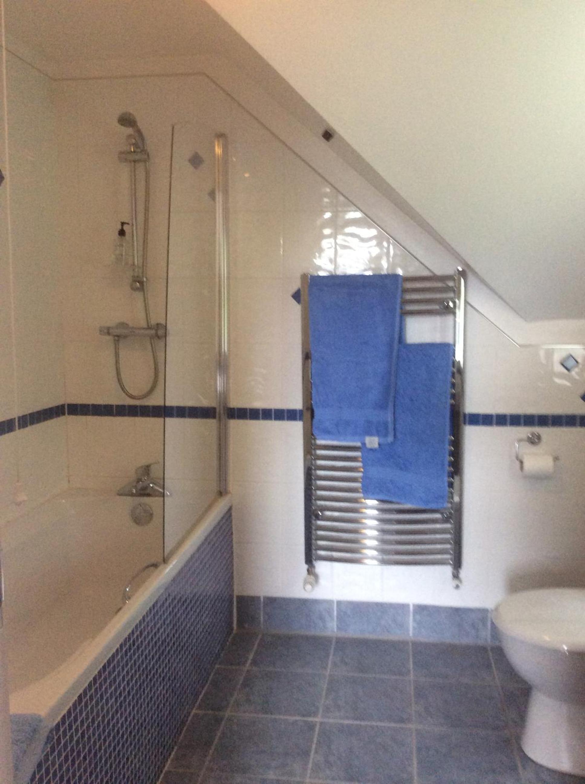Double Room with Private Bathroom - Photo 4
