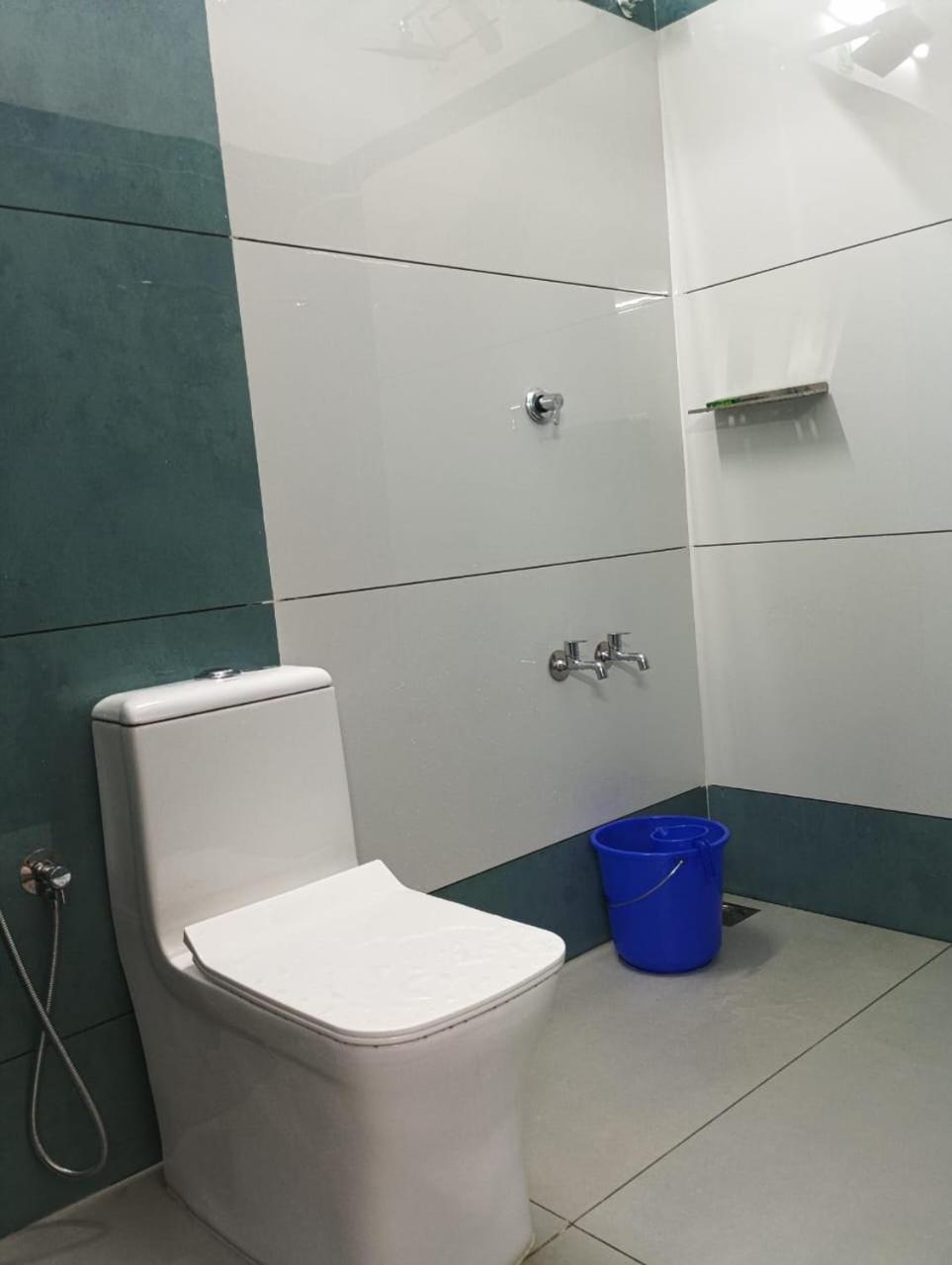 Family Room with Bathroom photo 2