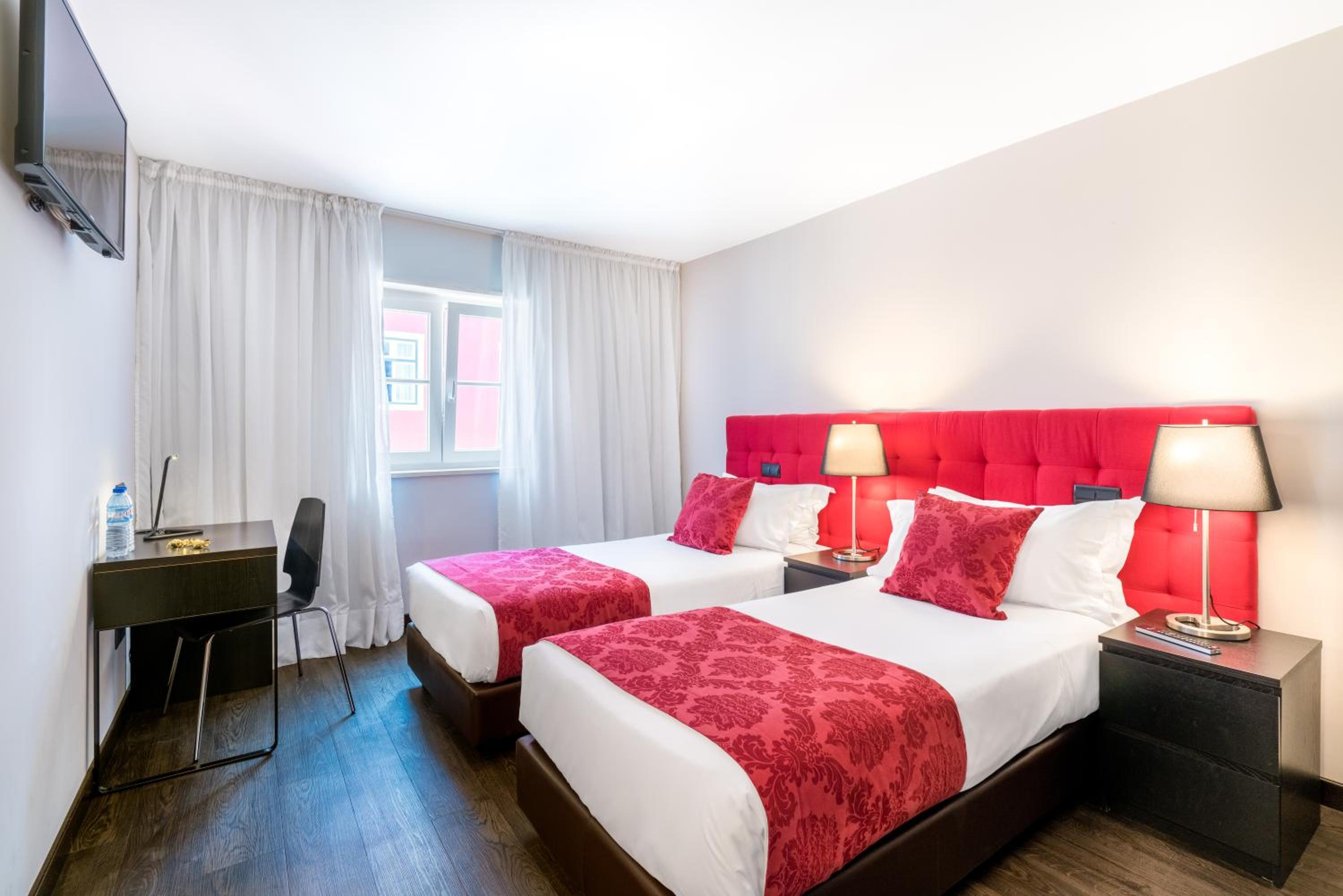 Standard Double or Twin Room thumbnail 6