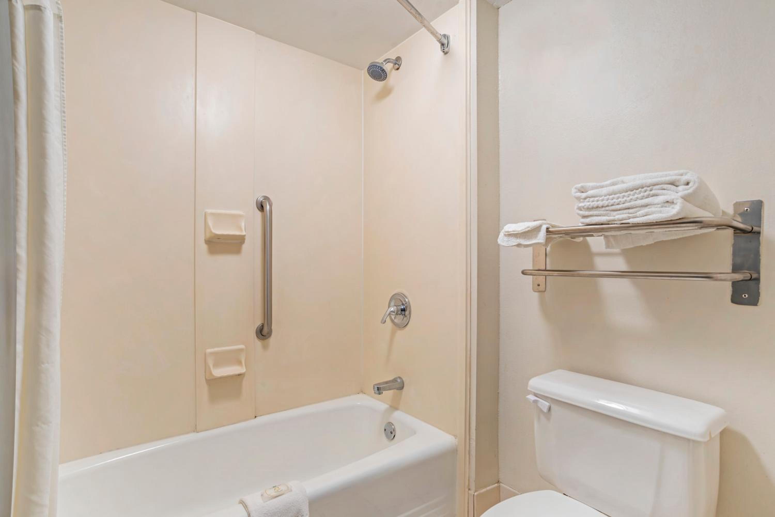 King Room - Accessible/Non-Smoking - Photo 1