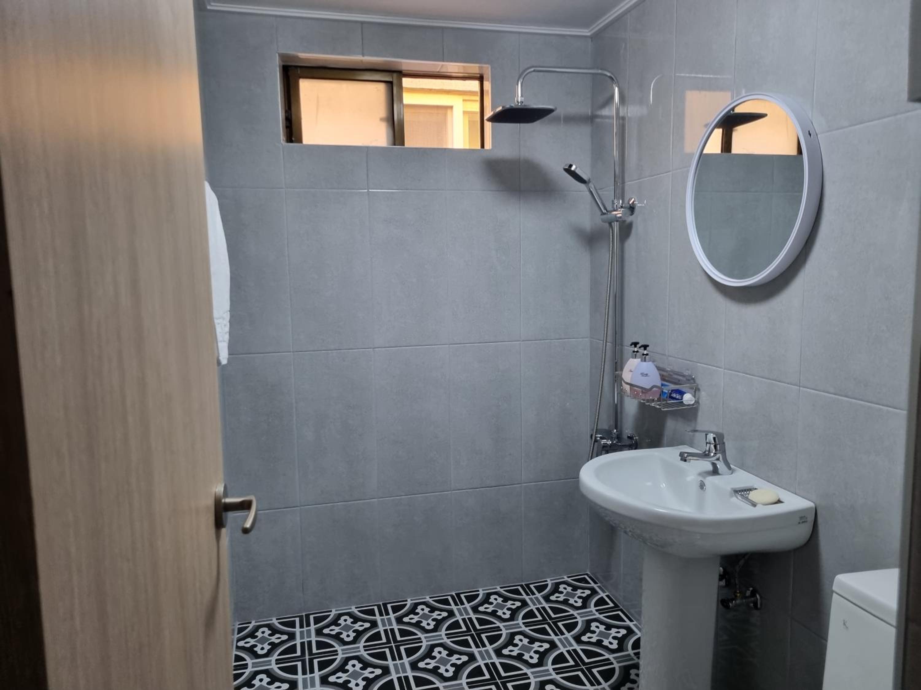 Standard Twin Room - Photo 3