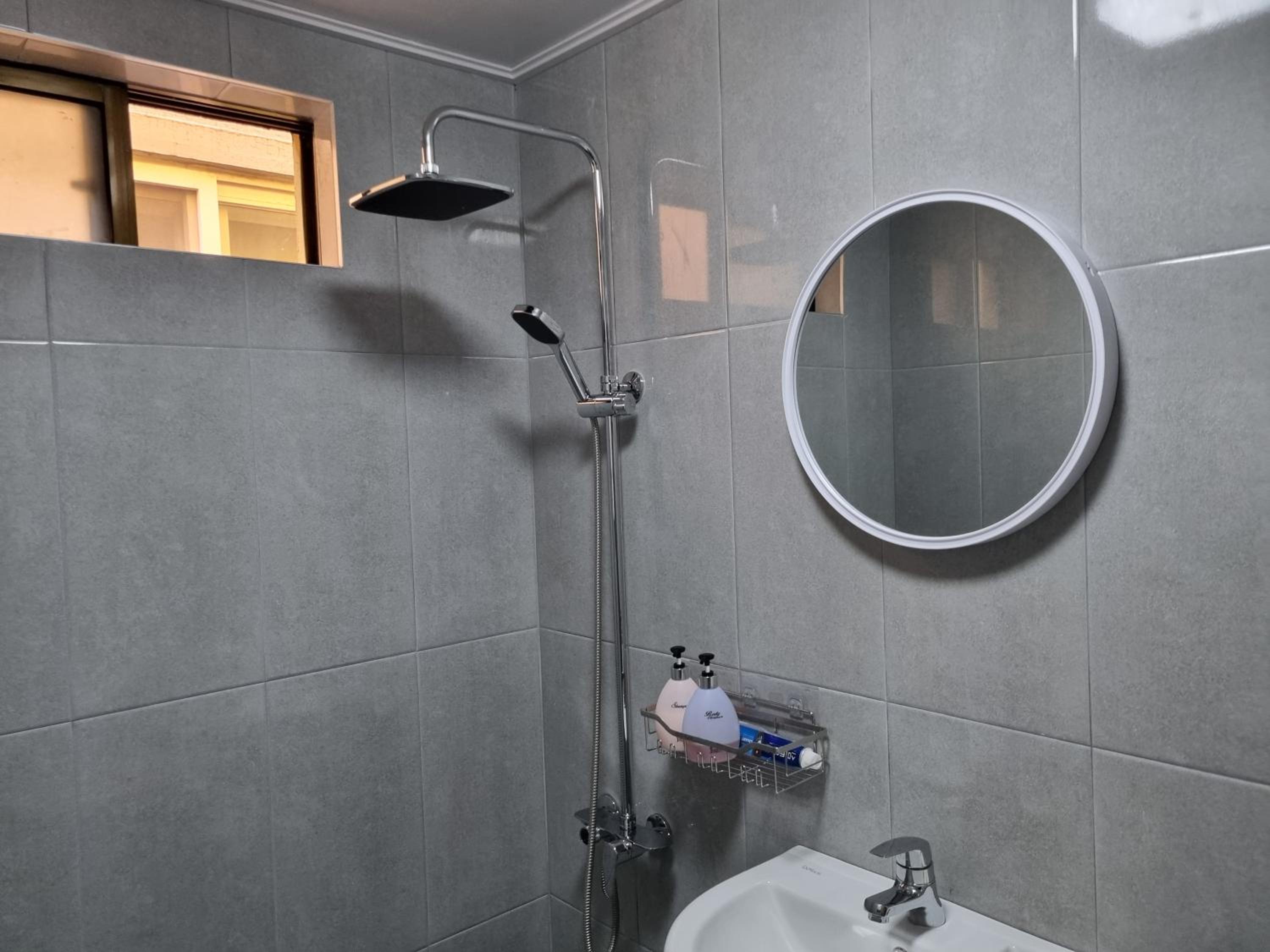Standard Twin Room - Photo 2