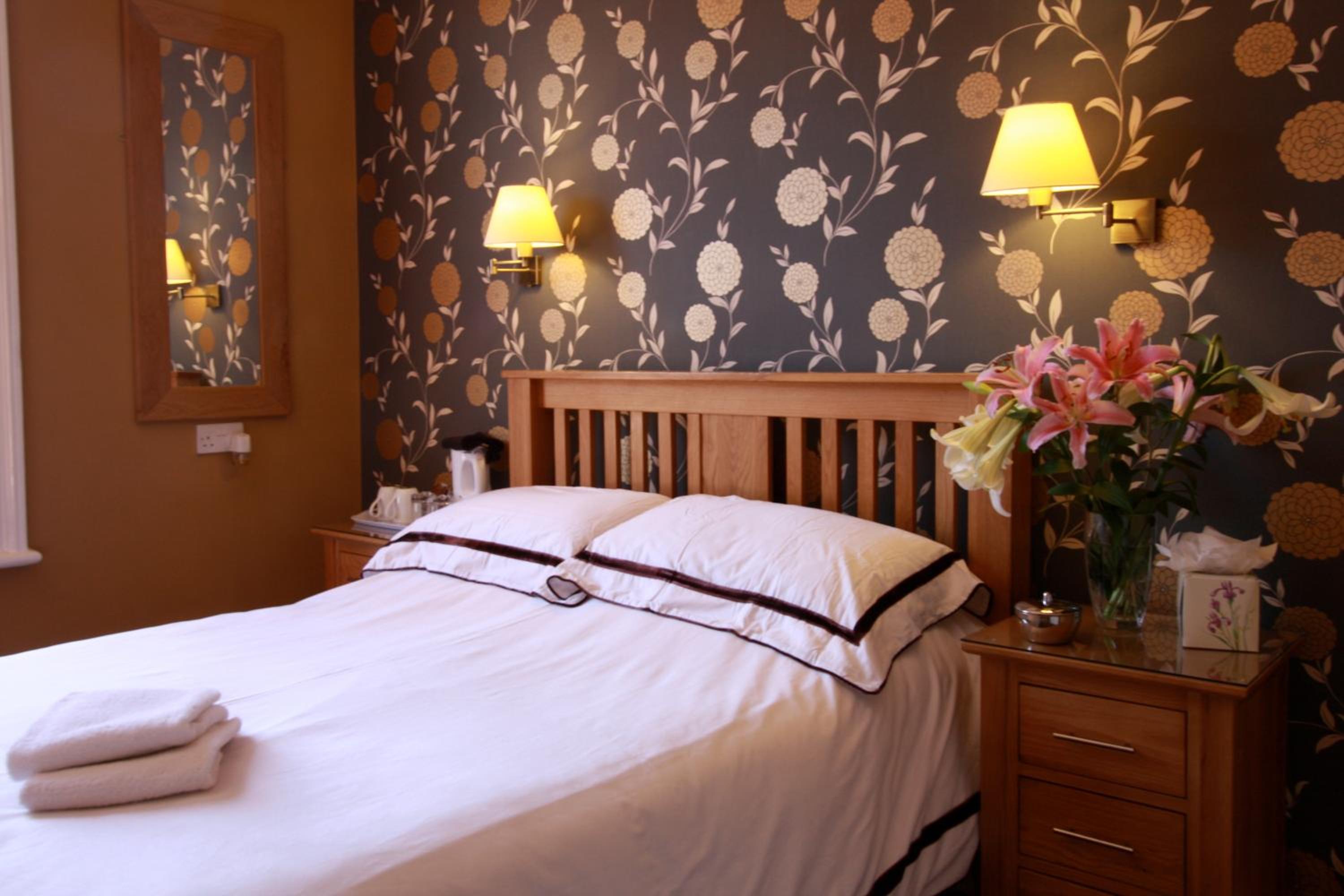 Double Ensuite - Second Floor - Room 7 - Photo 5