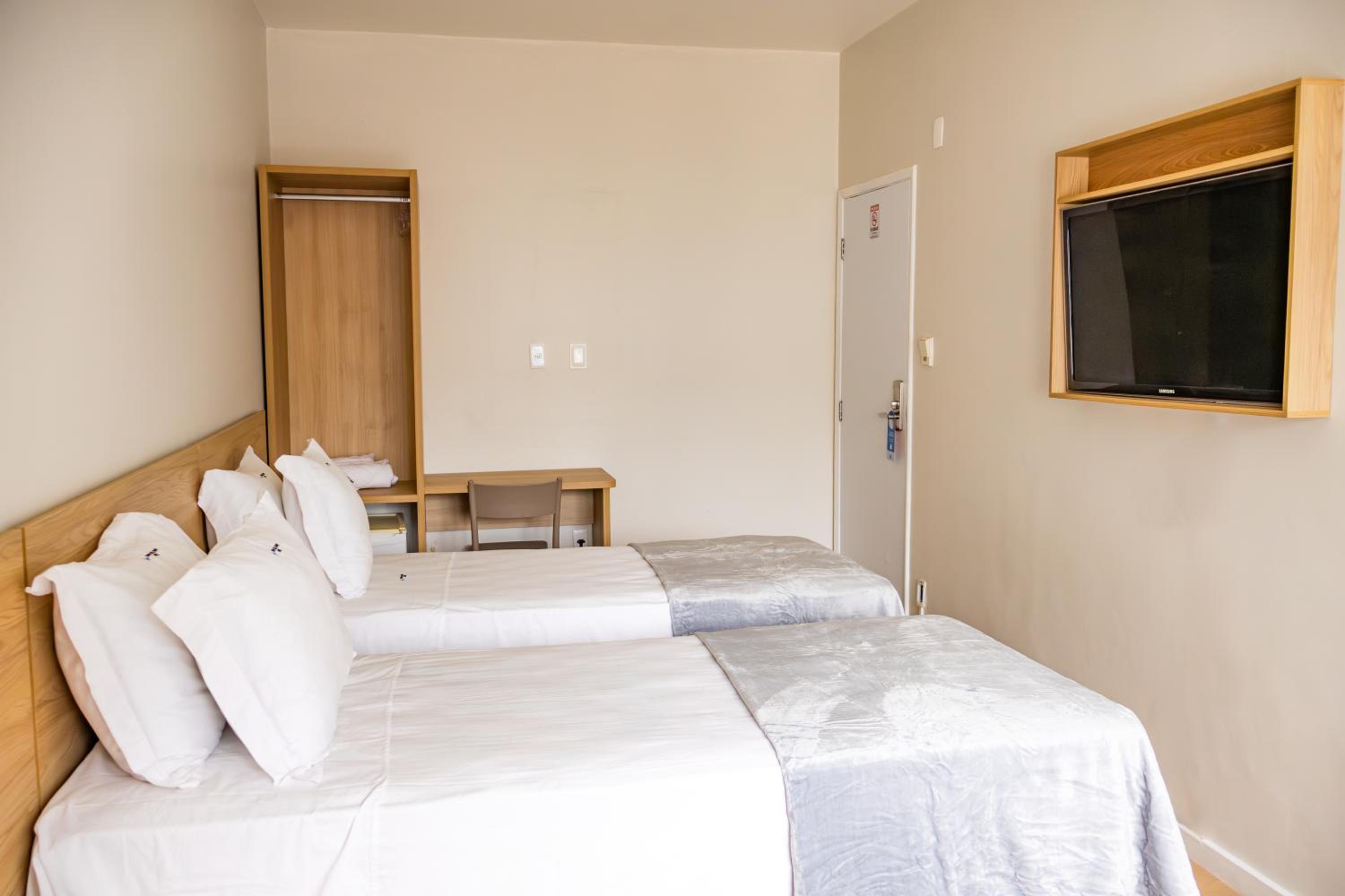 Standard Twin Room photo 2