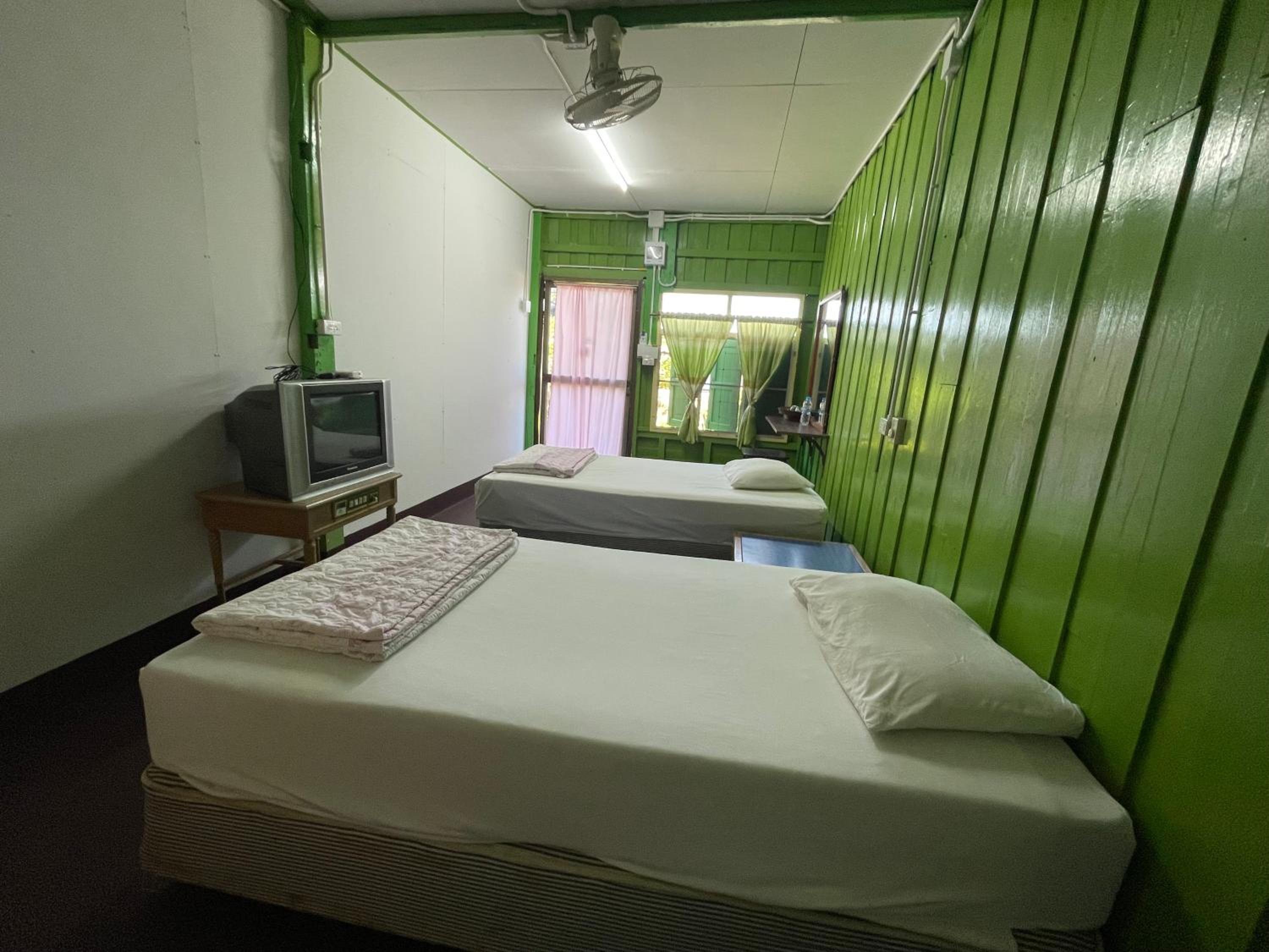 Economy Twin Room photo 2