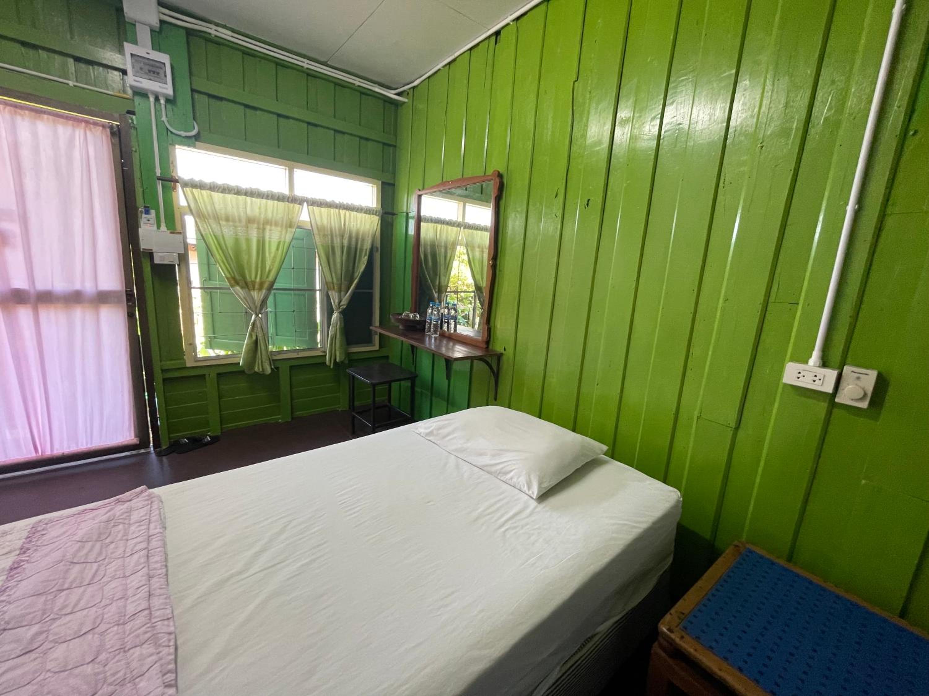 Economy Twin Room photo 1