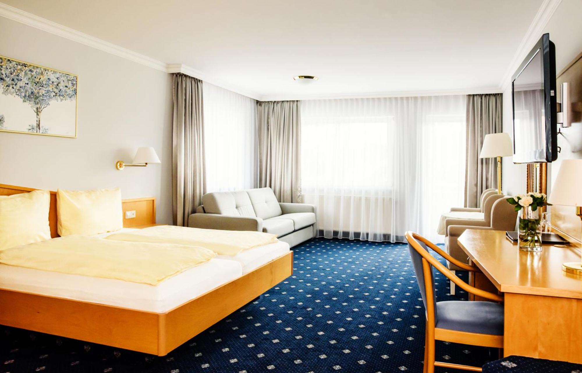 Deluxe Double Room with Balcony and Sea View - Photo 1