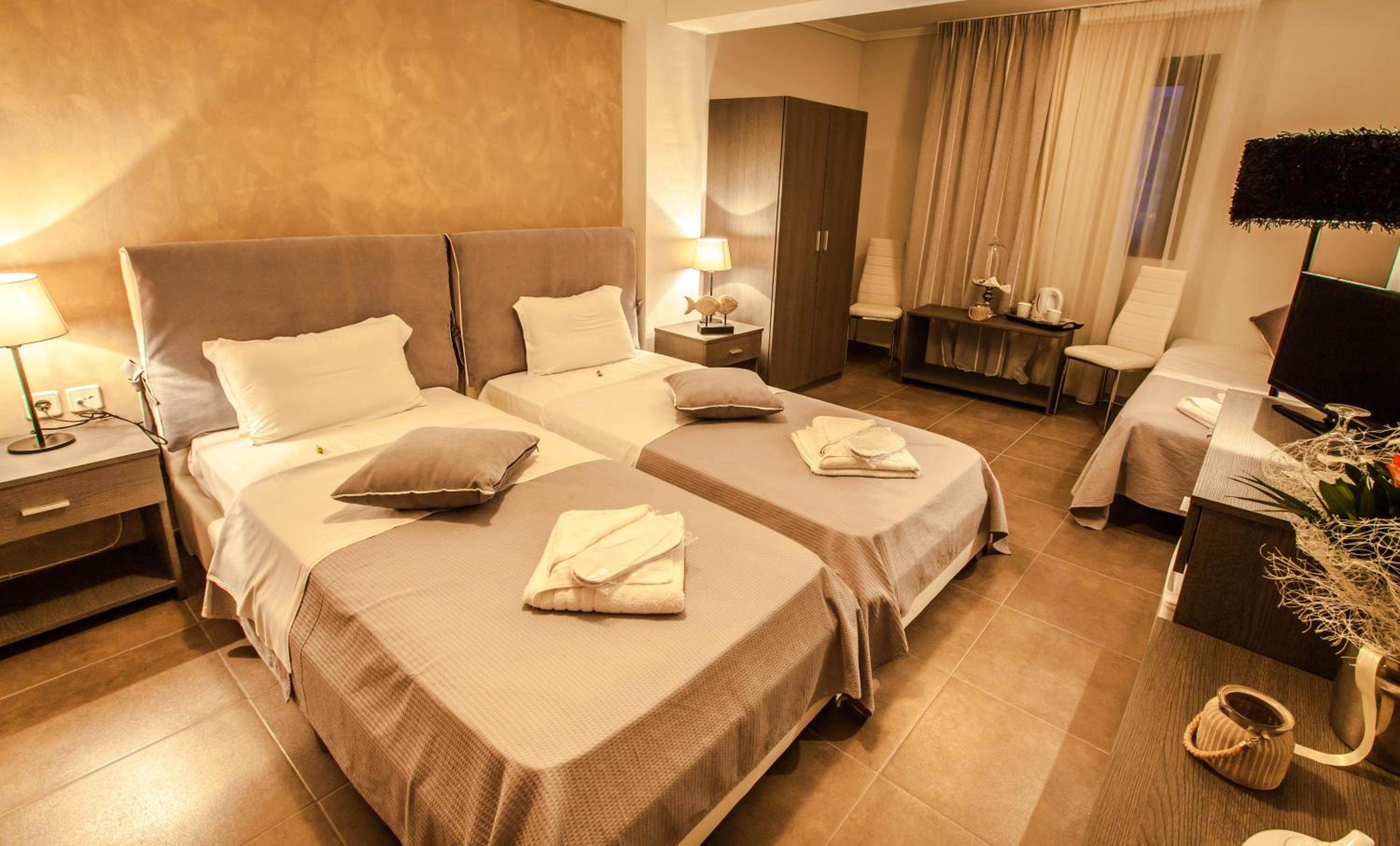 Standard Triple Room with City View