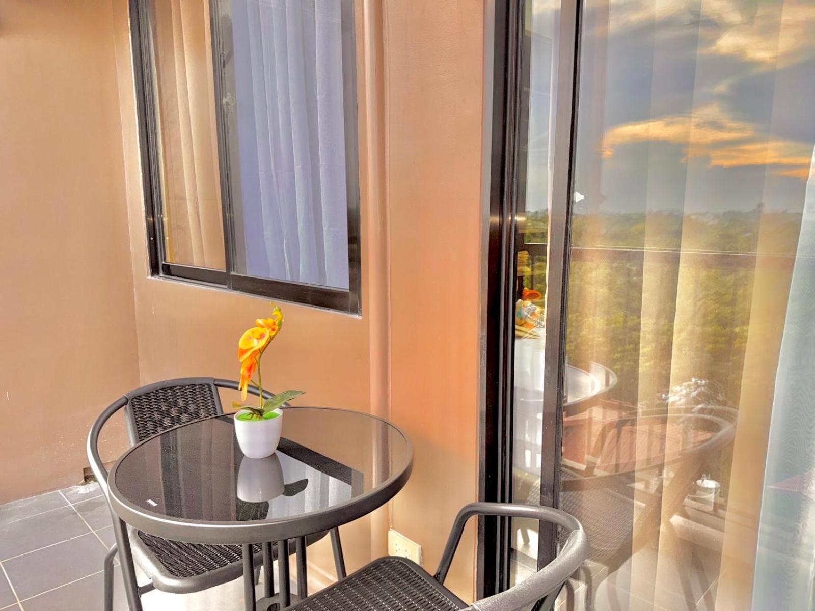 Studio with Balcony photo 2