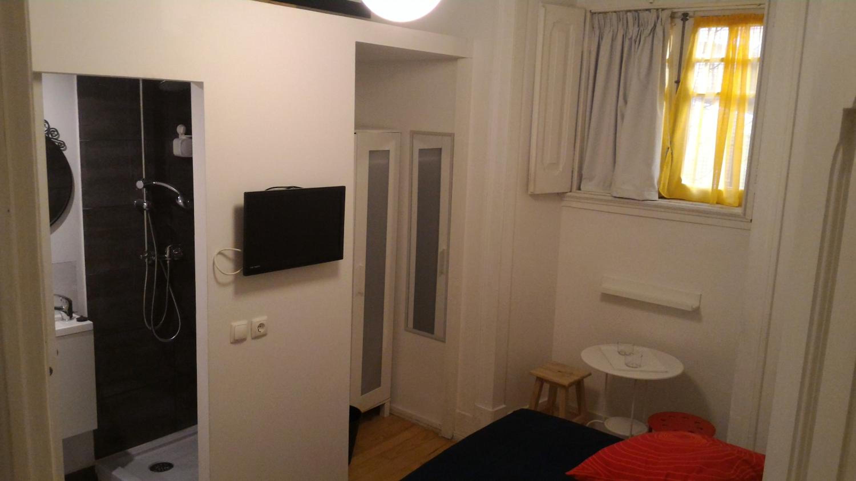 Twin Room with Private Bathroom photo 1