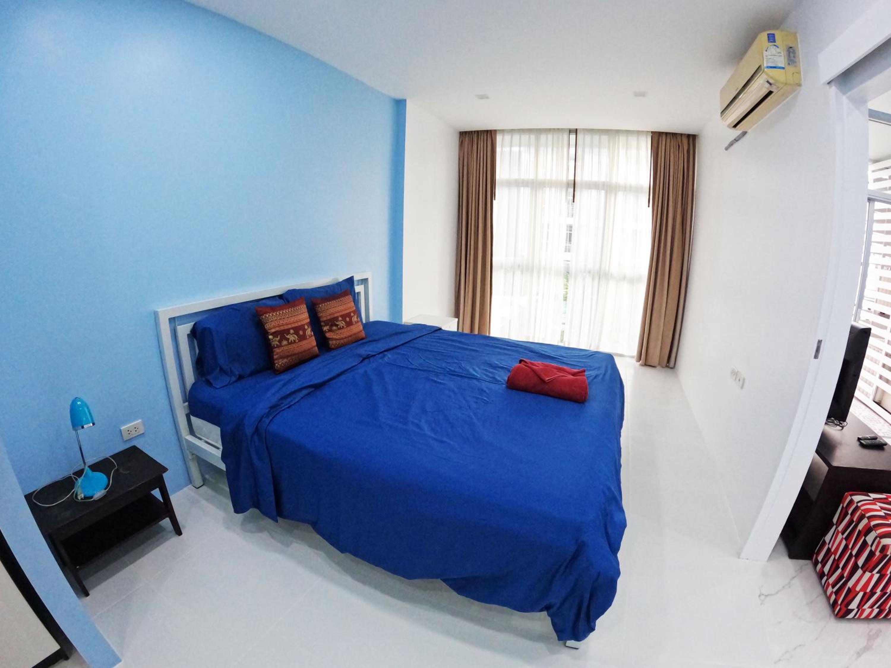 One-Bedroom Apartment with Balcony and Sea View