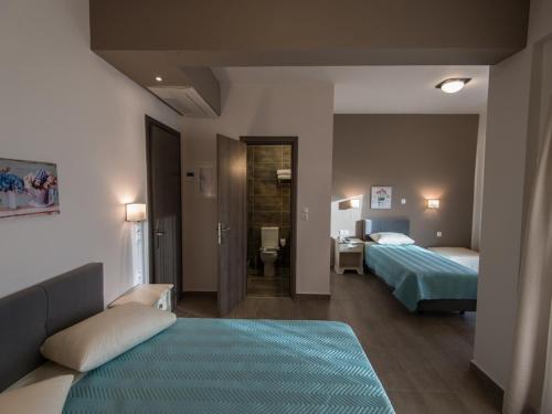 Standard Triple Room with Sea View - Photo 3