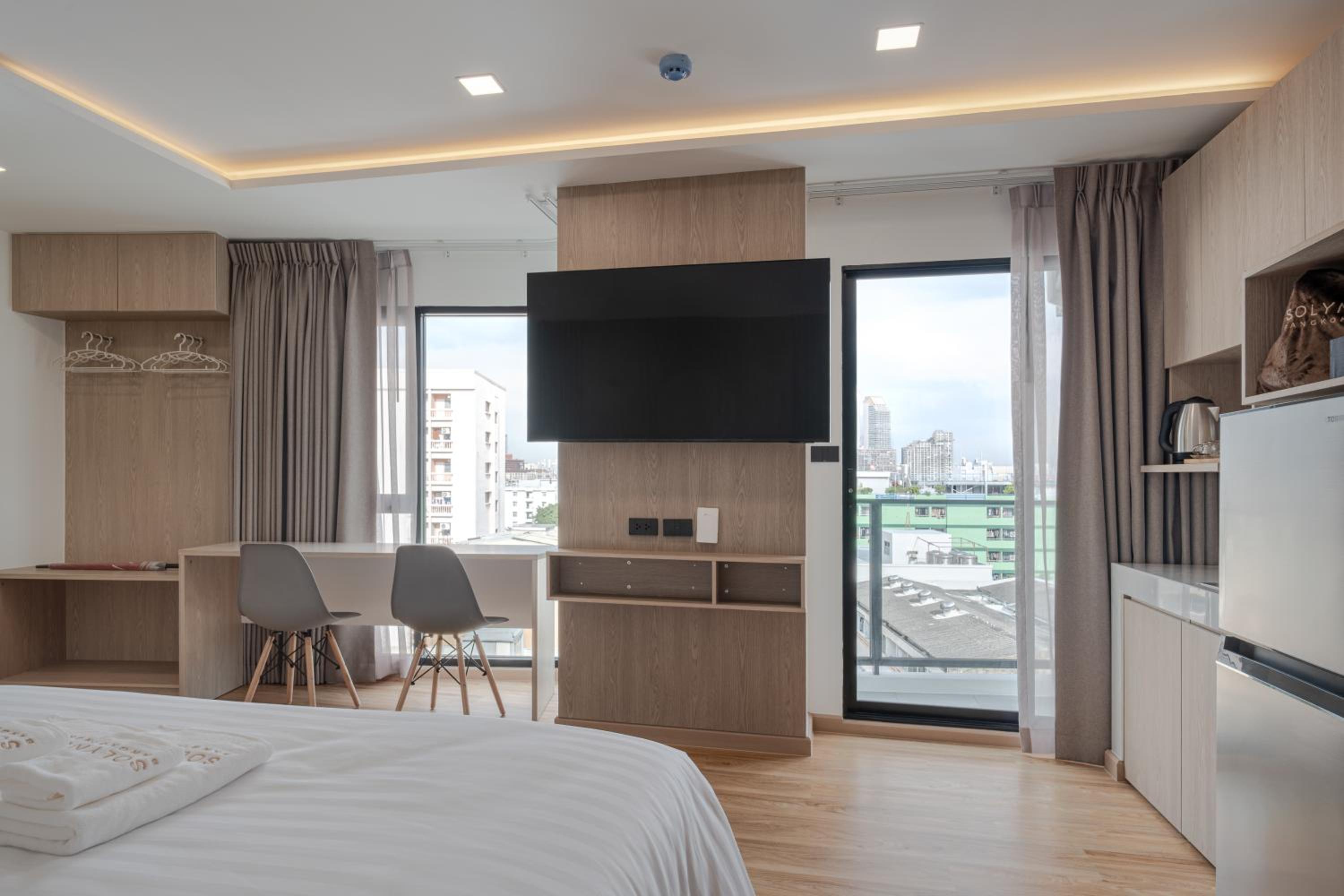 Deluxe King Suite