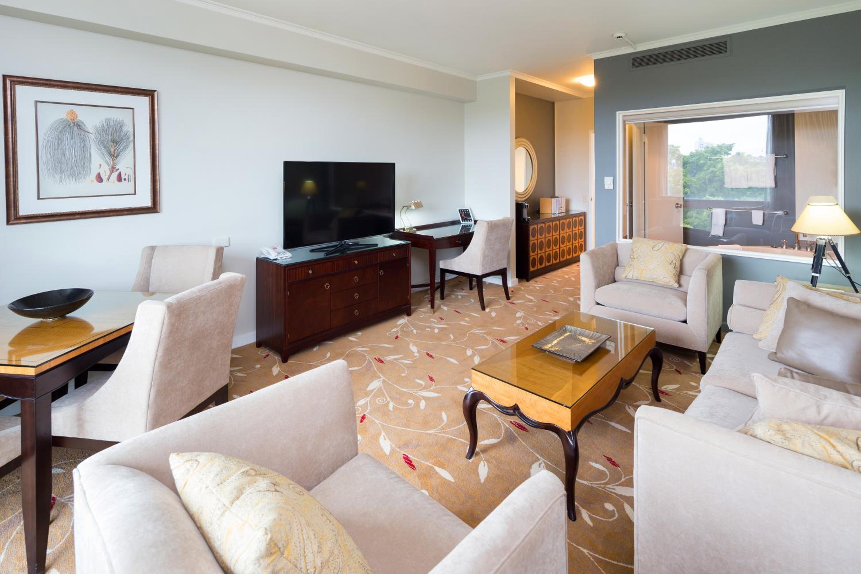 Deluxe Spa Suite - Bottle of sparkling wine and complimentary self parking - Photo 3