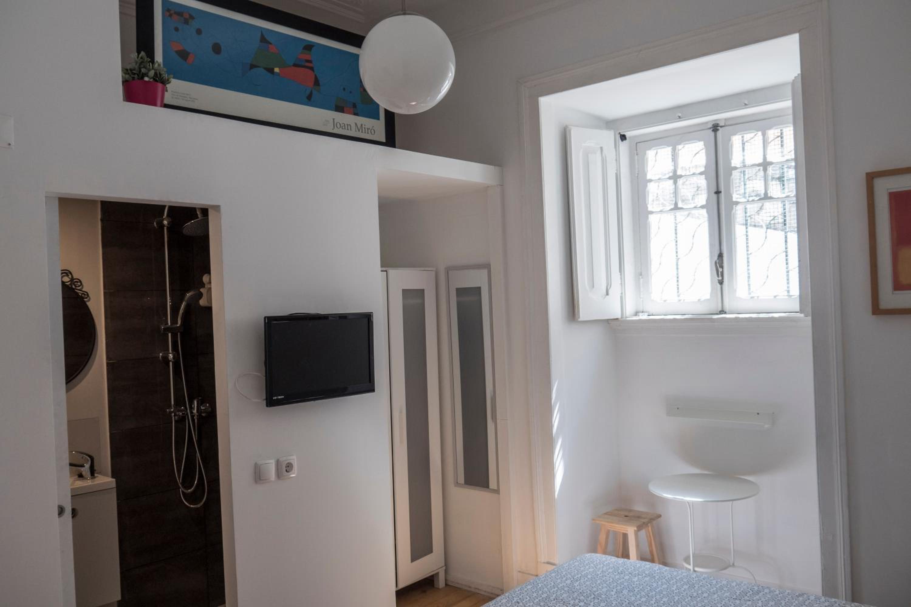Twin Room with Private Bathroom photo 2
