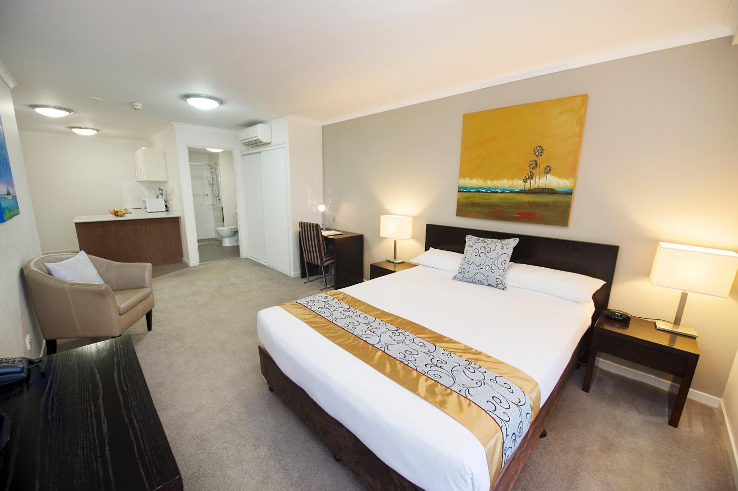 Studio Apartment - Photo 4