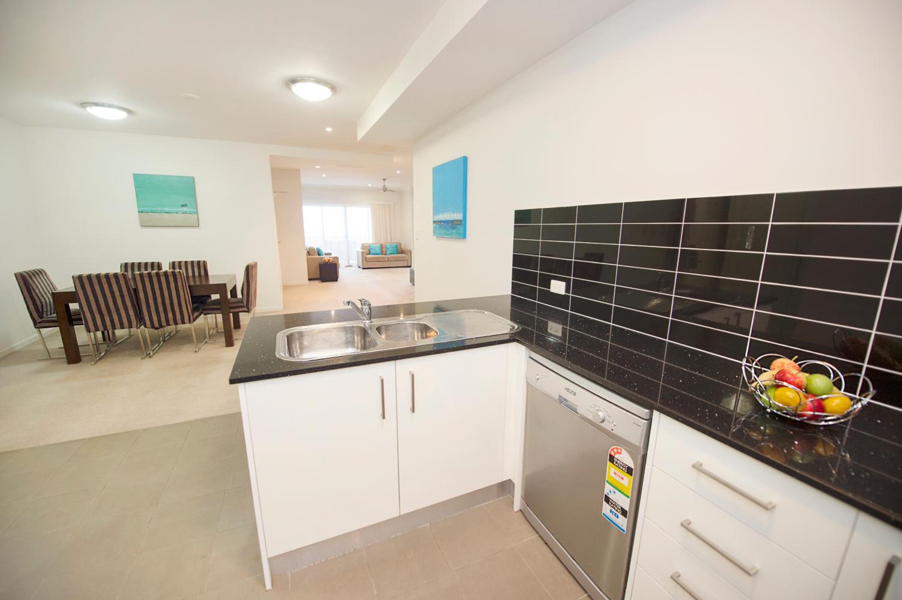 One-Bedroom Apartment - Photo 2