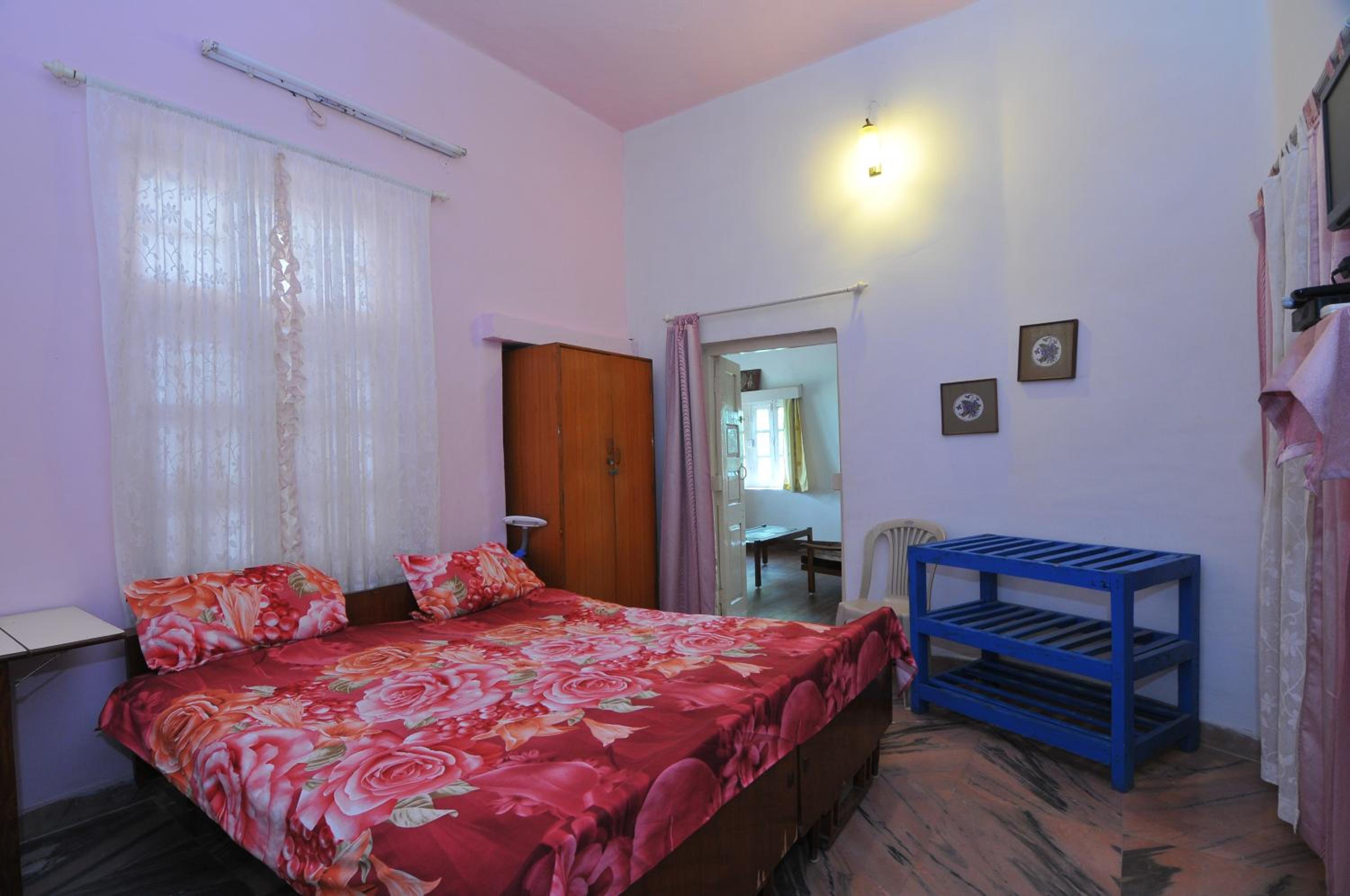 Standard Double Room (Pink) - Photo 2