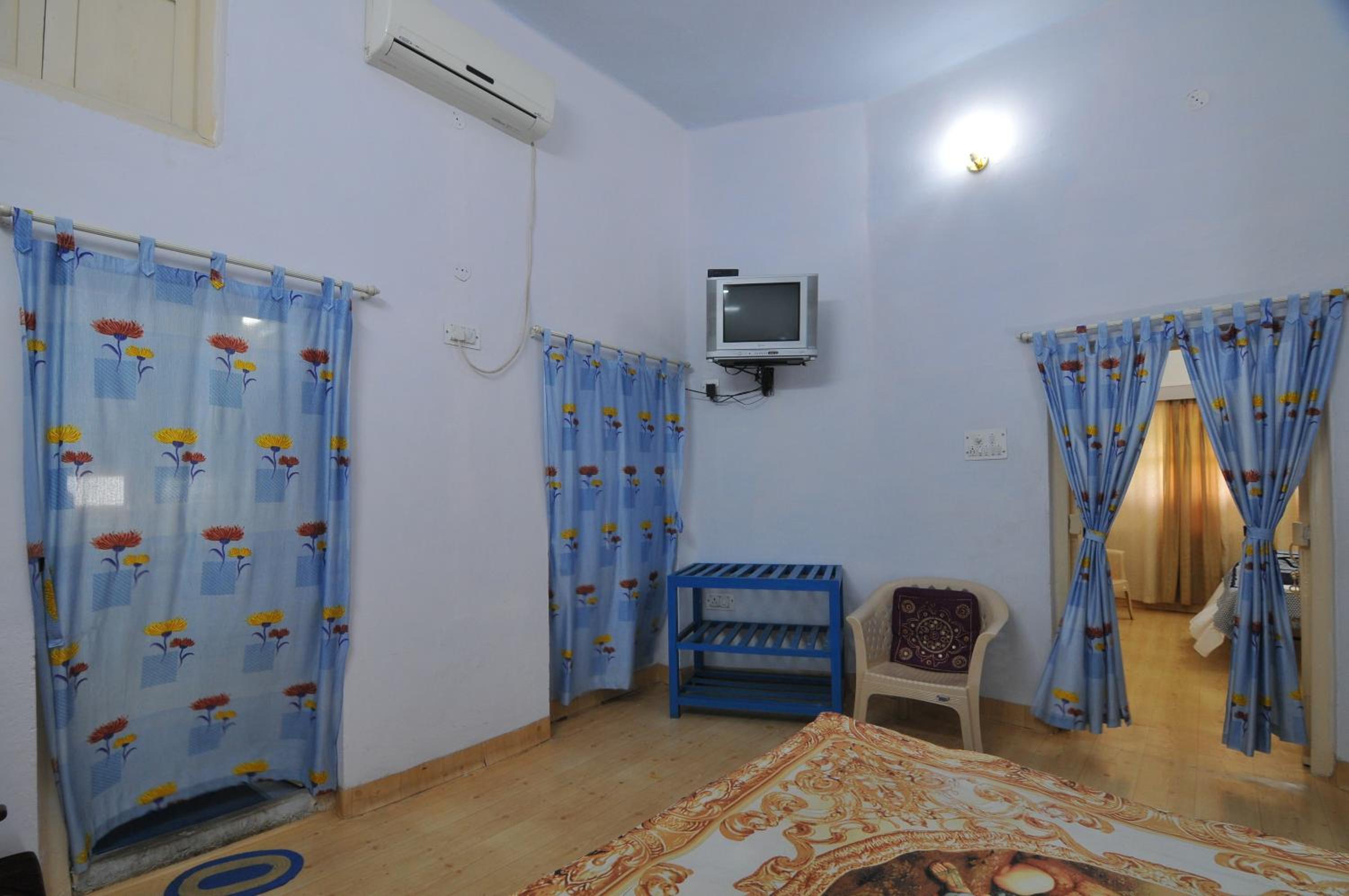 Standard Suite (Blue) - Photo 3
