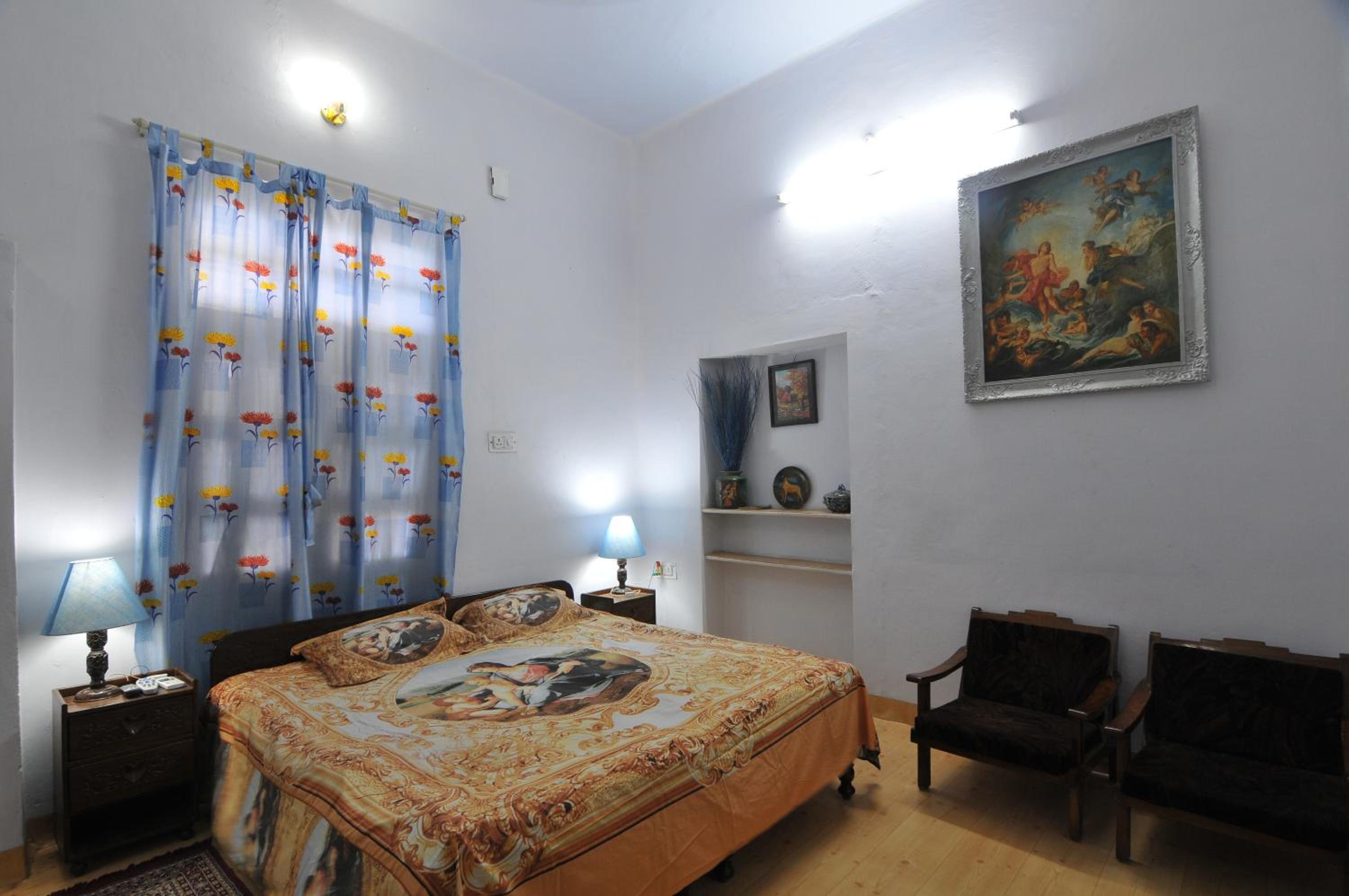 Standard Suite (Blue) - Photo 2