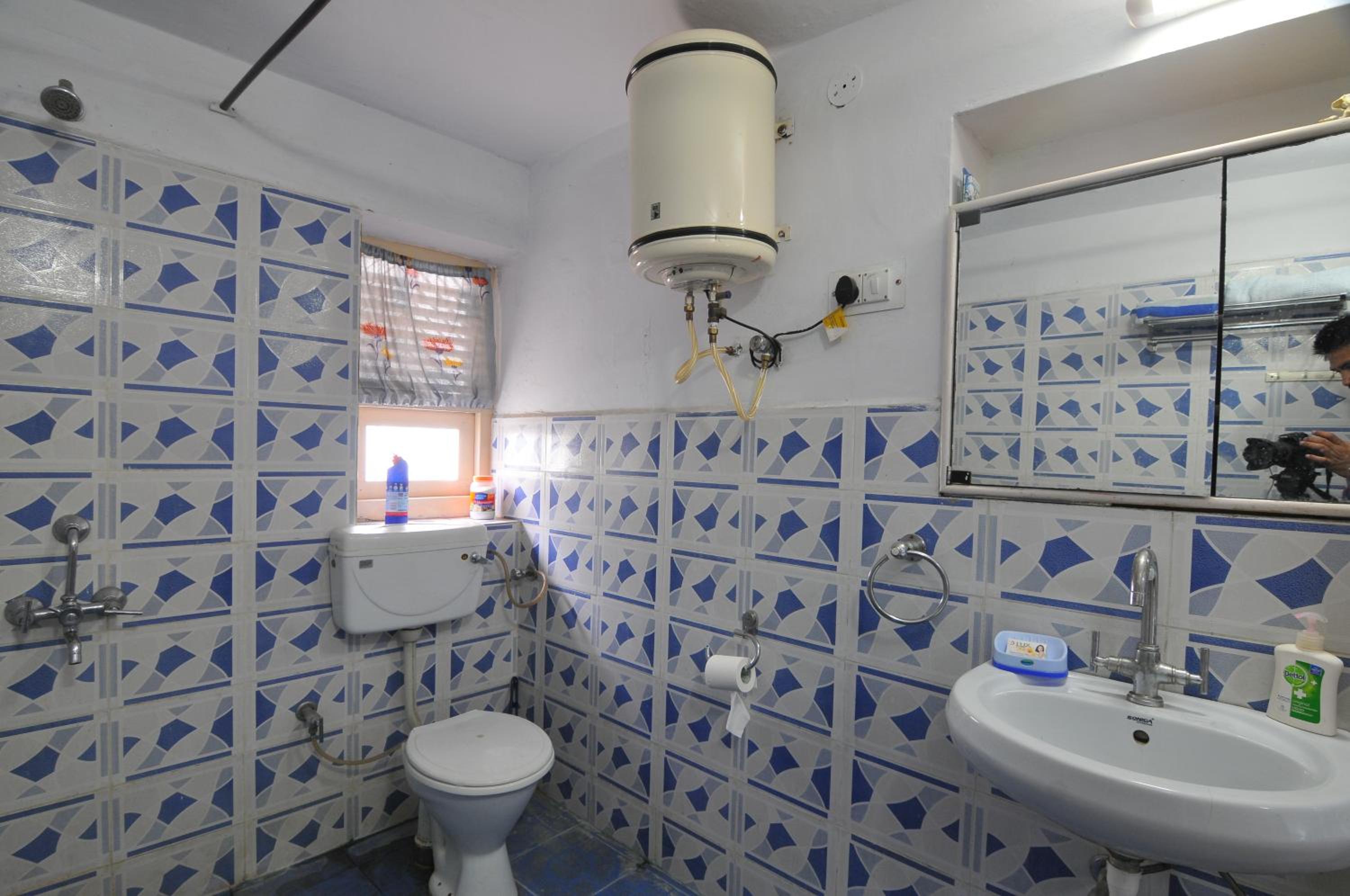 Standard Suite (Blue) - Photo 12