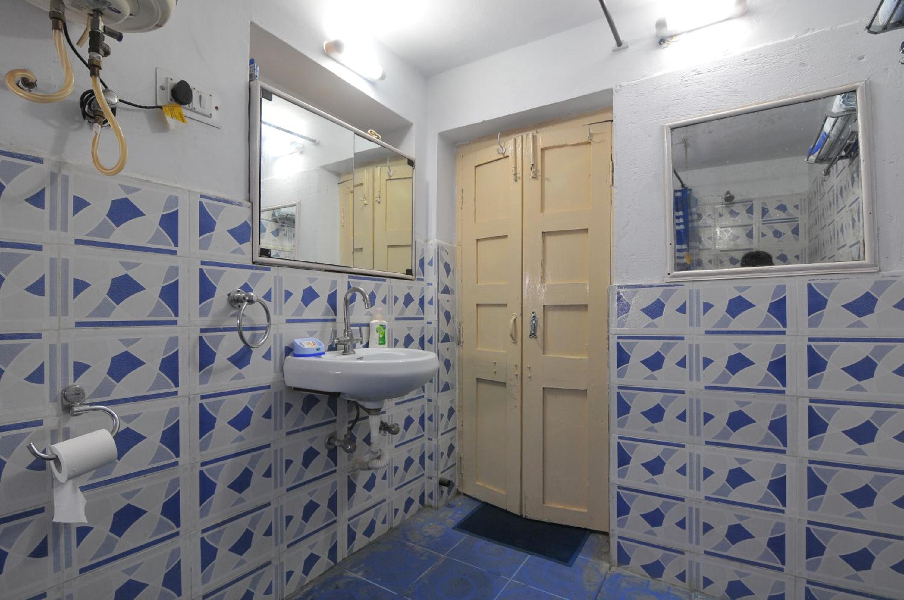 Standard Suite (Blue) - Photo 20