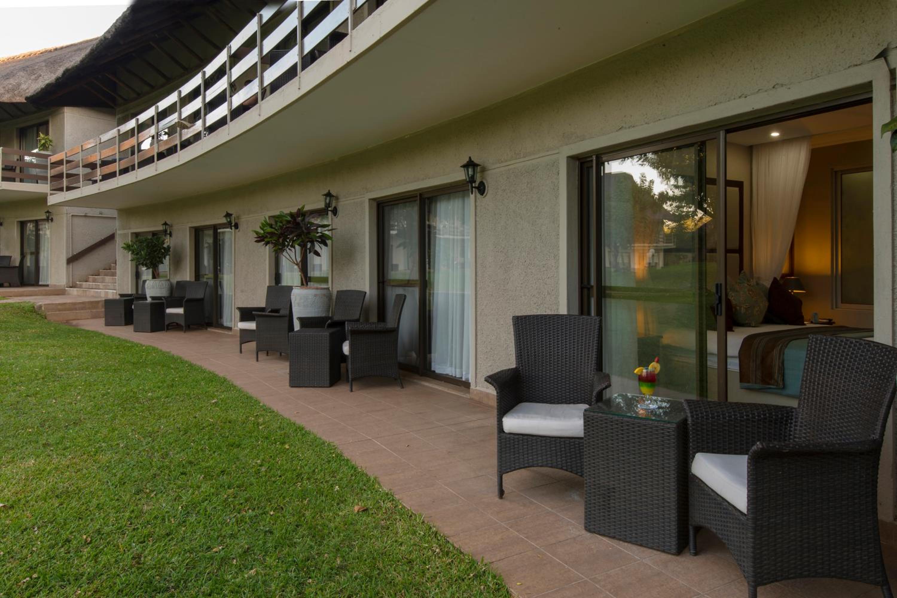 Double Room with Garden View - Photo 2