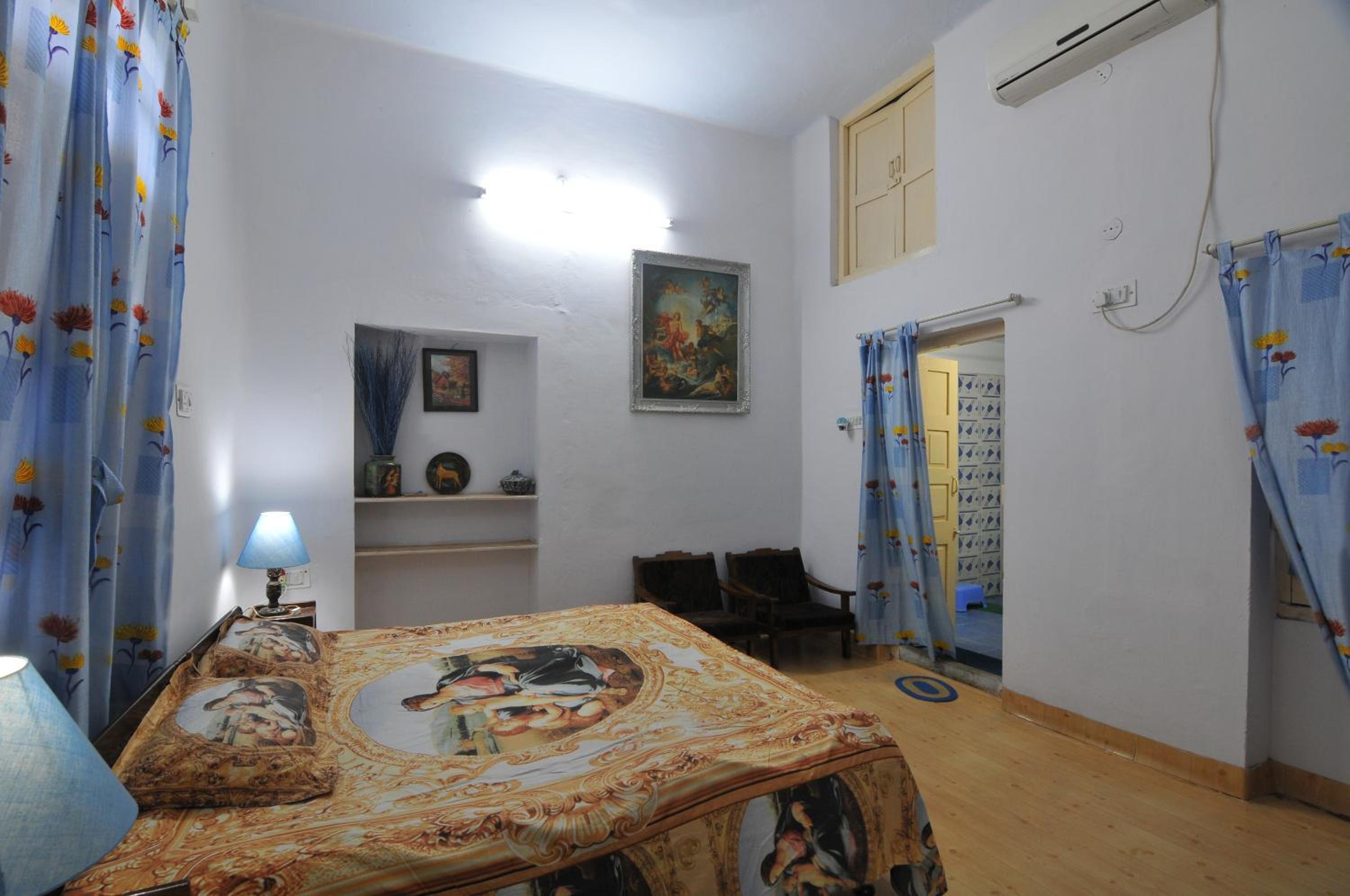 Standard Suite (Blue) - Photo 17