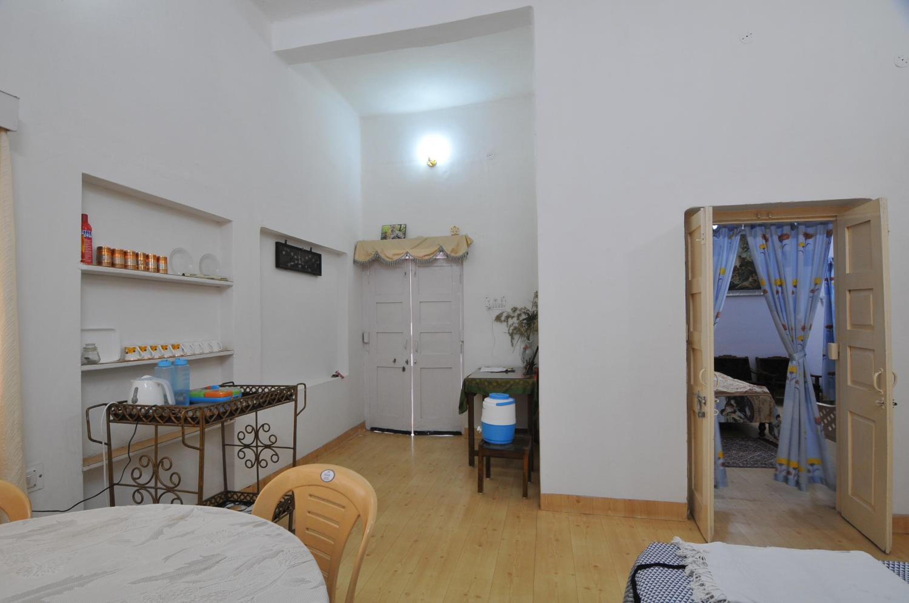 Standard Suite (Blue) - Photo 18