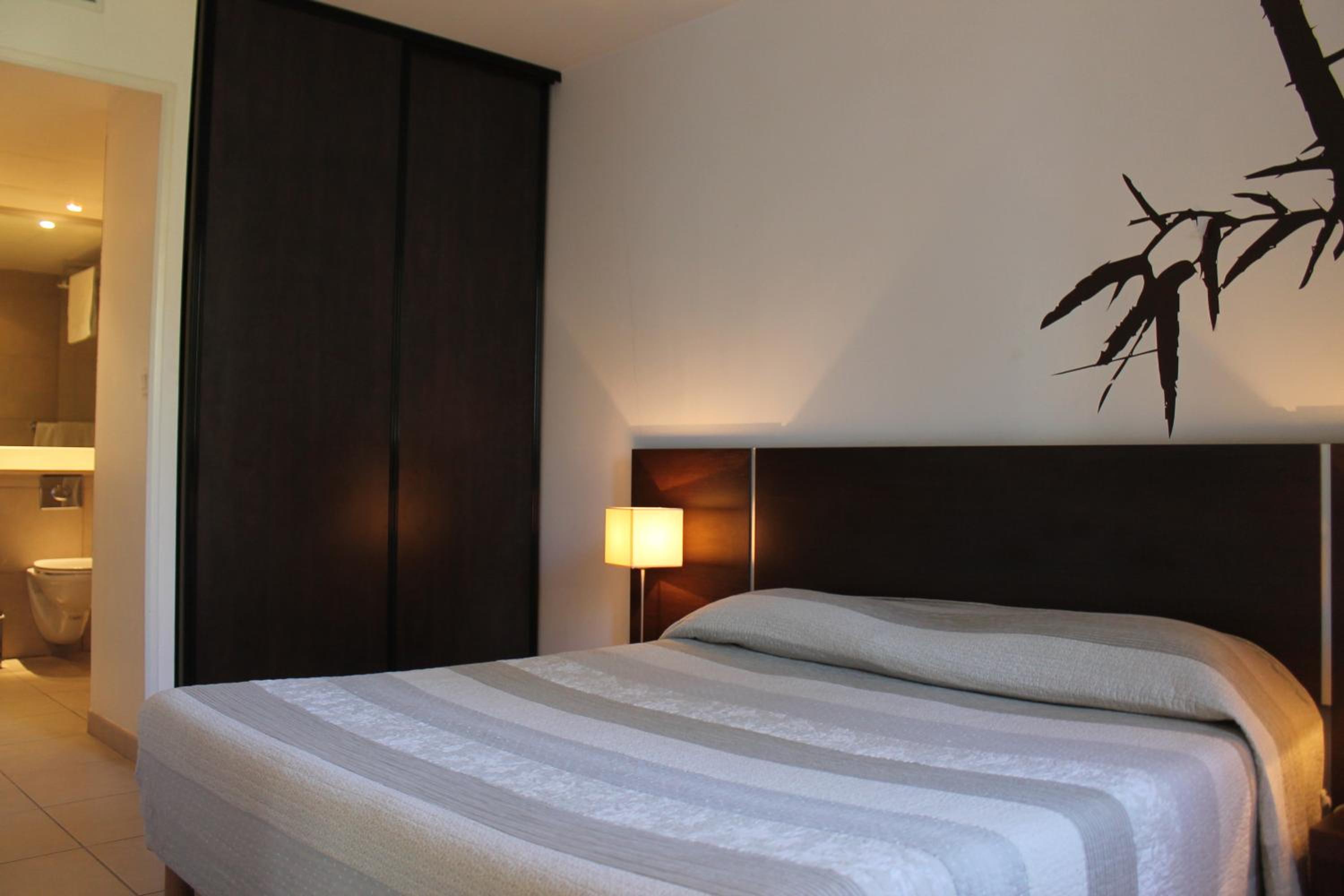 Superior One-Bedroom Apartment (3 Adults) - Photo 7