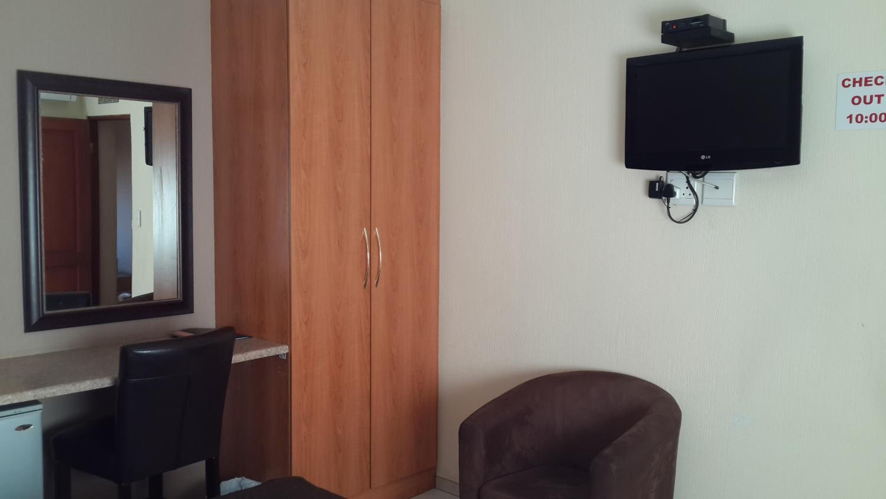Standard Double or Twin Room - Photo 3