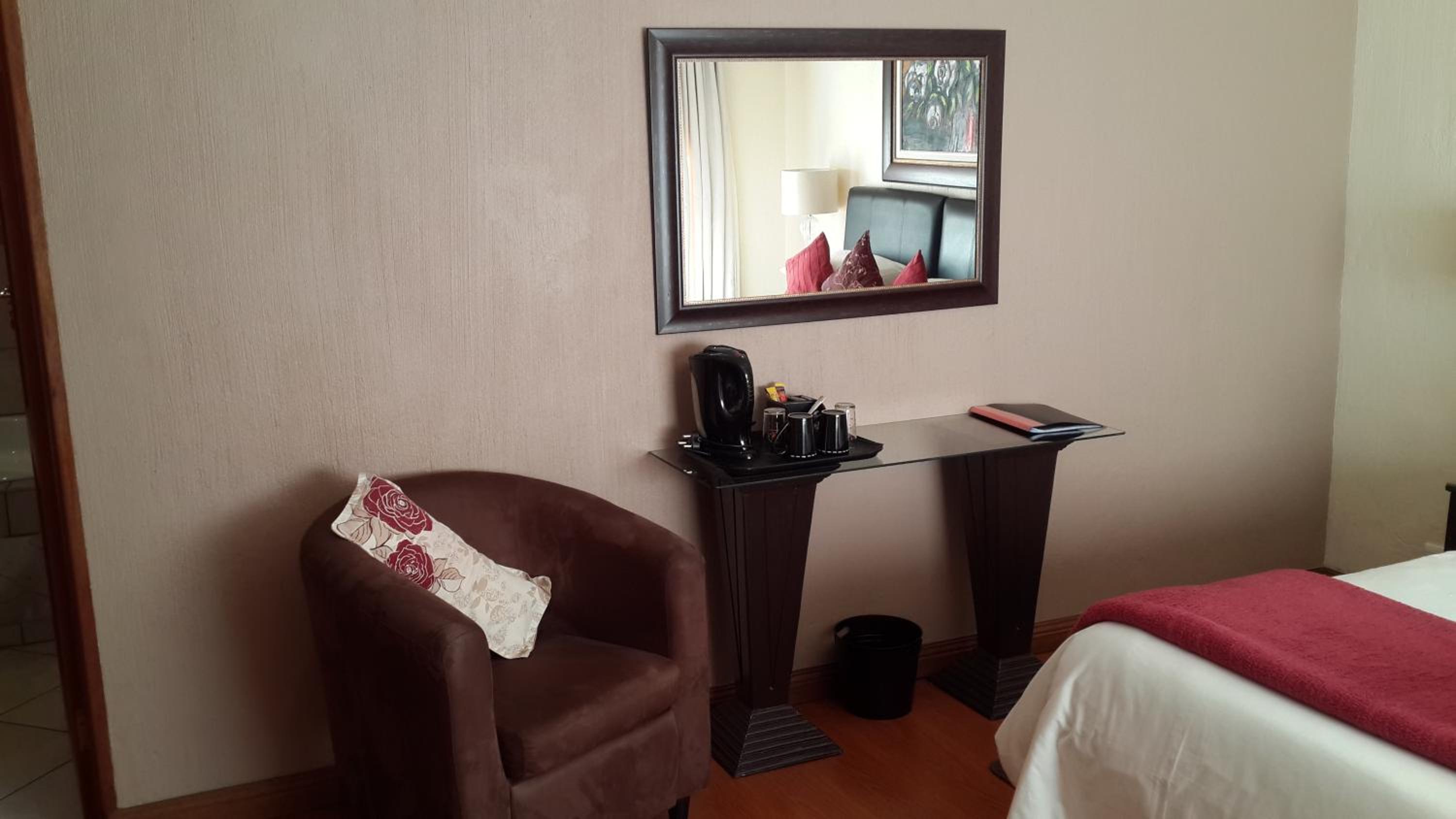 Large Double or Twin Room - Photo 1