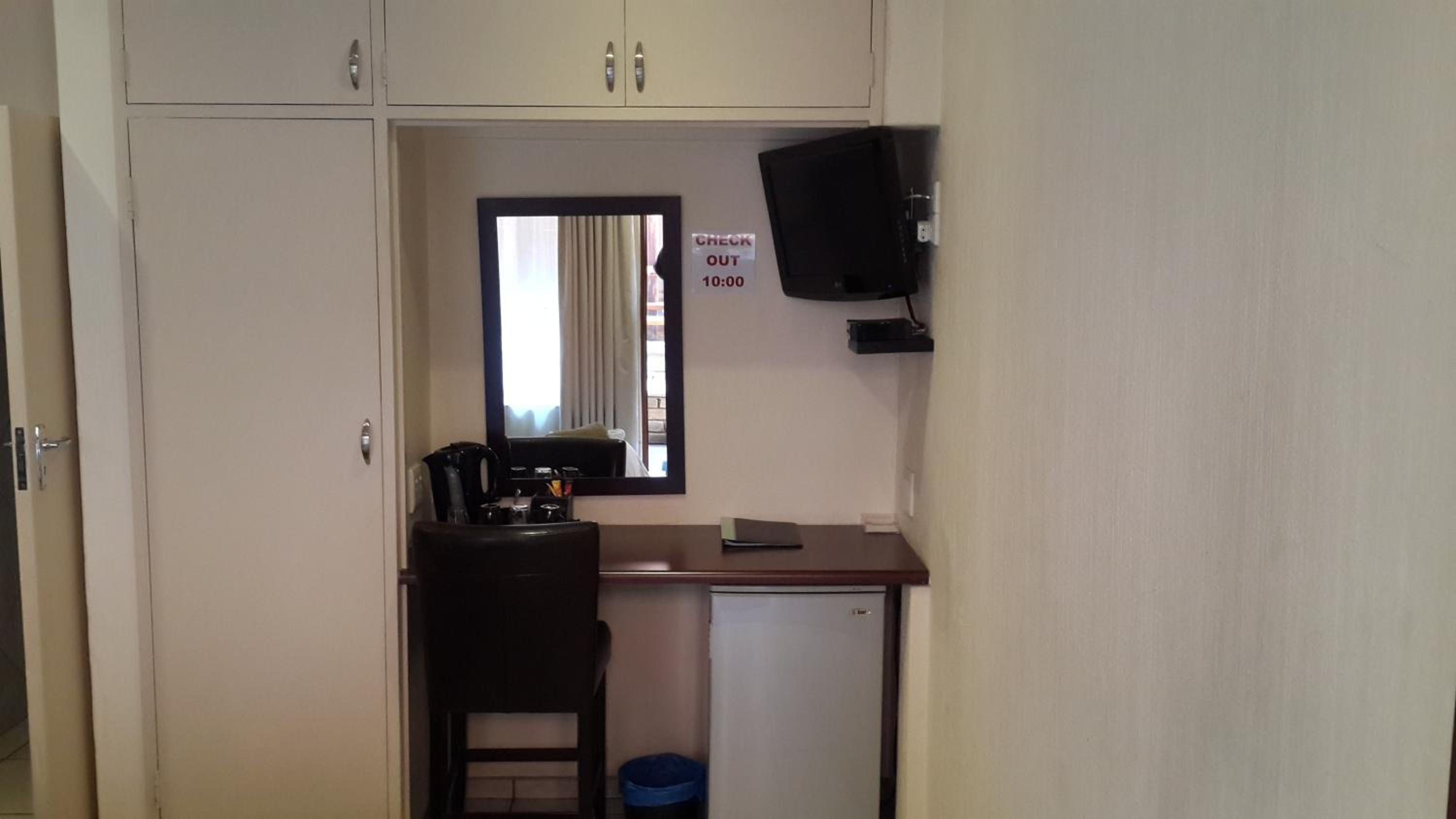 Budget Double Room - Photo 1