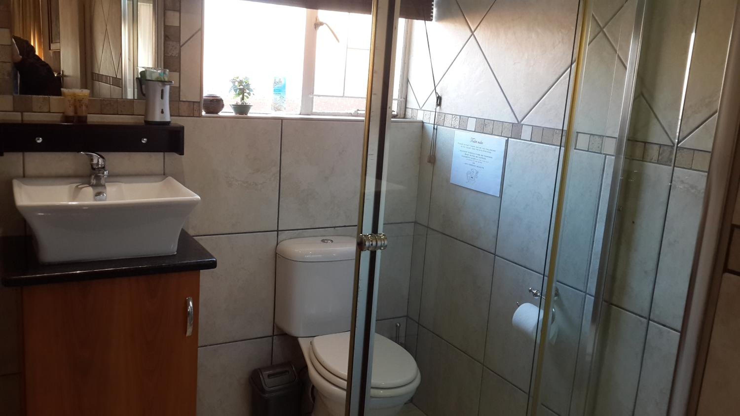 Budget Double Room - Photo 3
