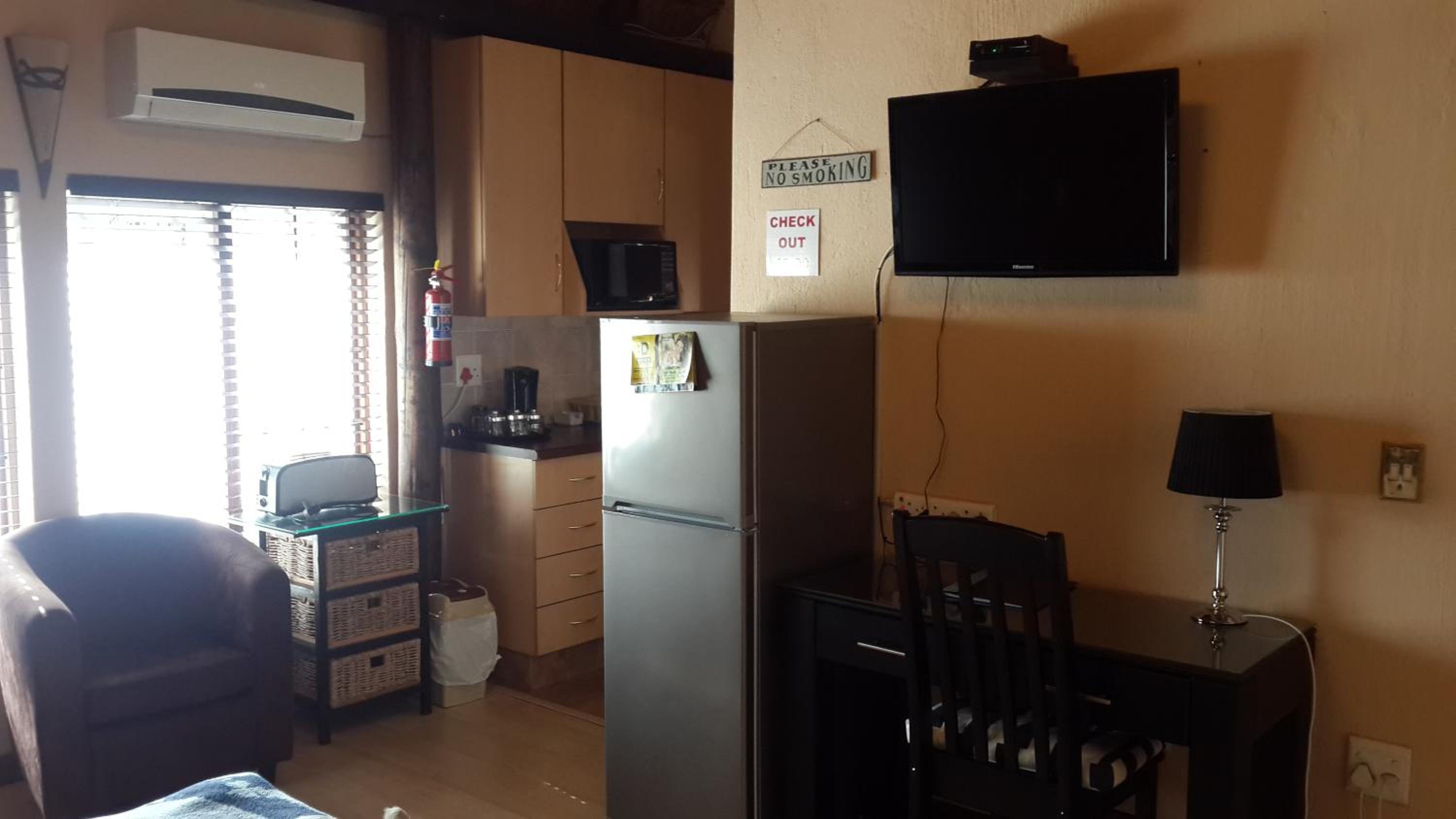 Queen Room - Disability Access - Photo 1