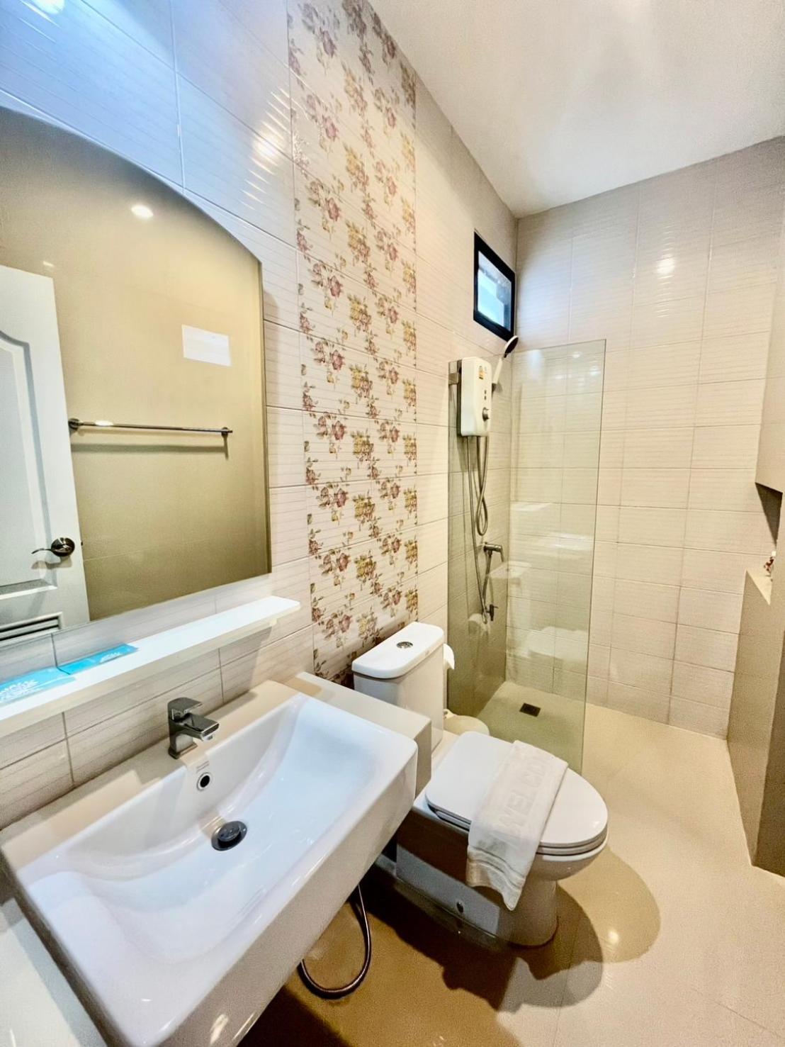 Three-Bedroom Apartment - Photo 3