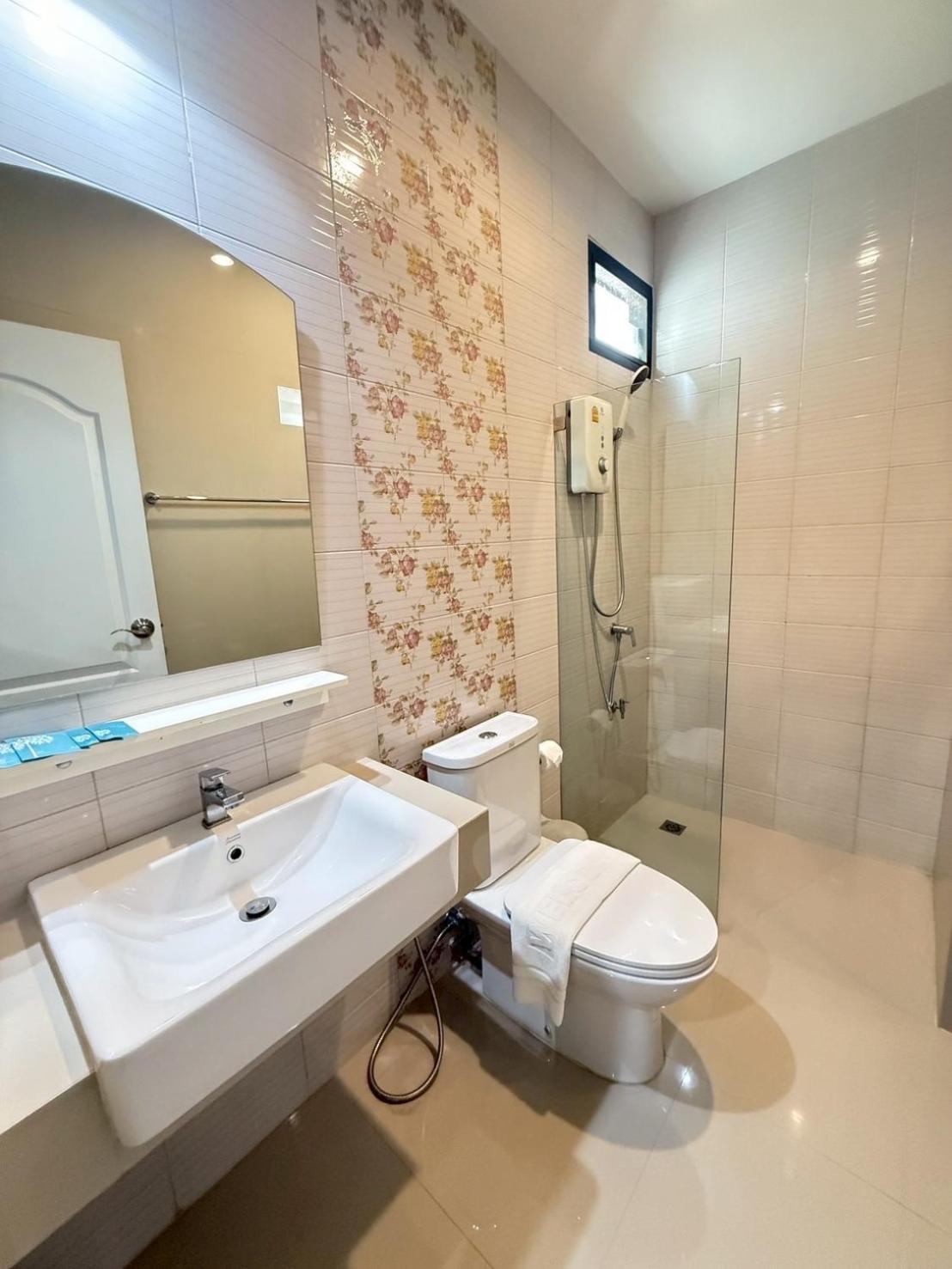 Three-Bedroom Apartment - Photo 8