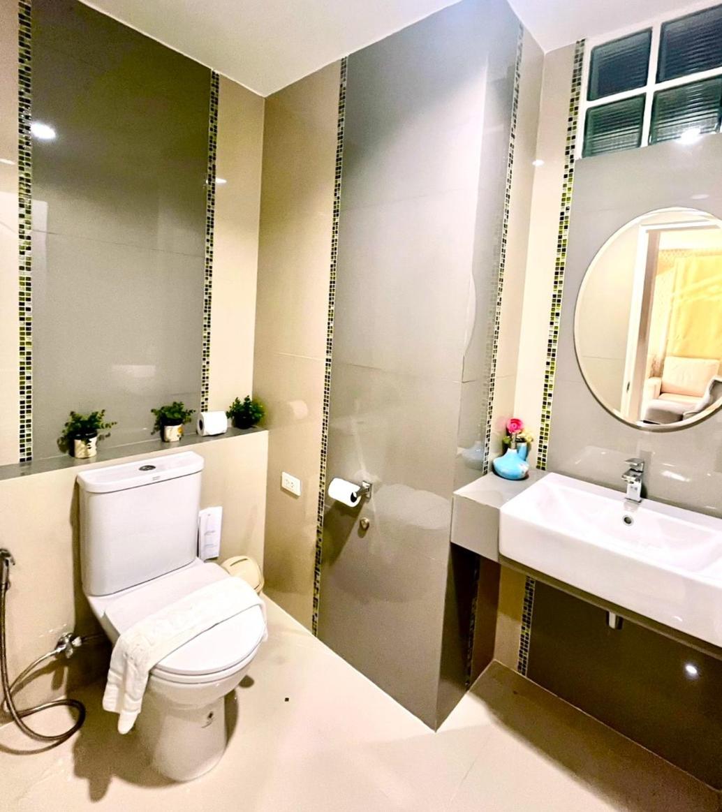 Three-Bedroom Apartment - Photo 9