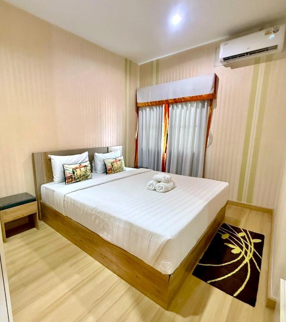 Three-Bedroom Apartment - Photo 10
