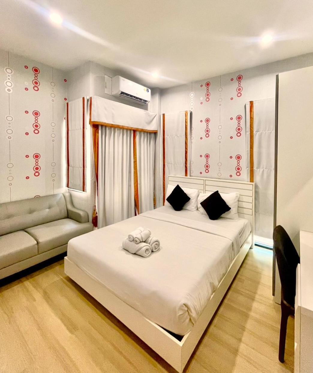 Three-Bedroom Apartment - Photo 12