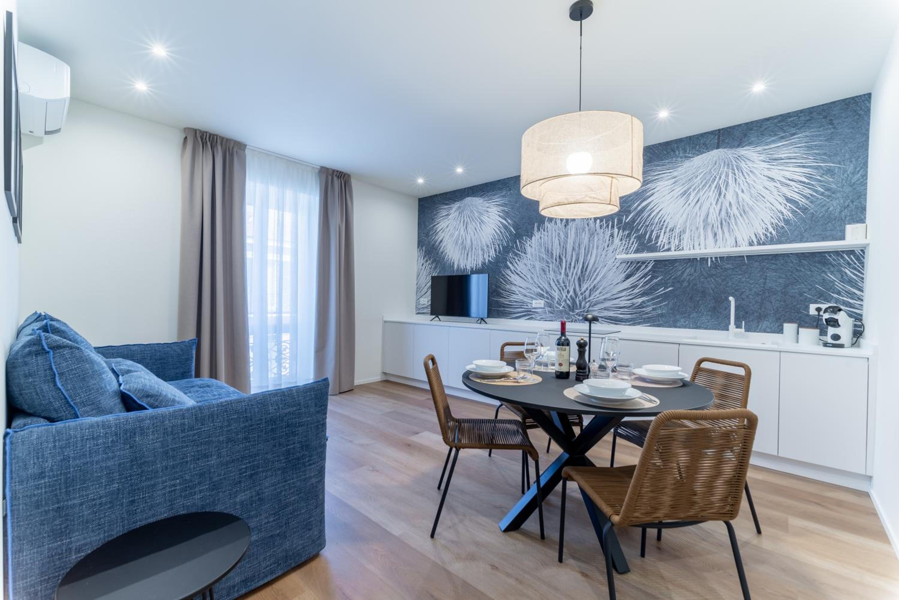 Deluxe Apartment