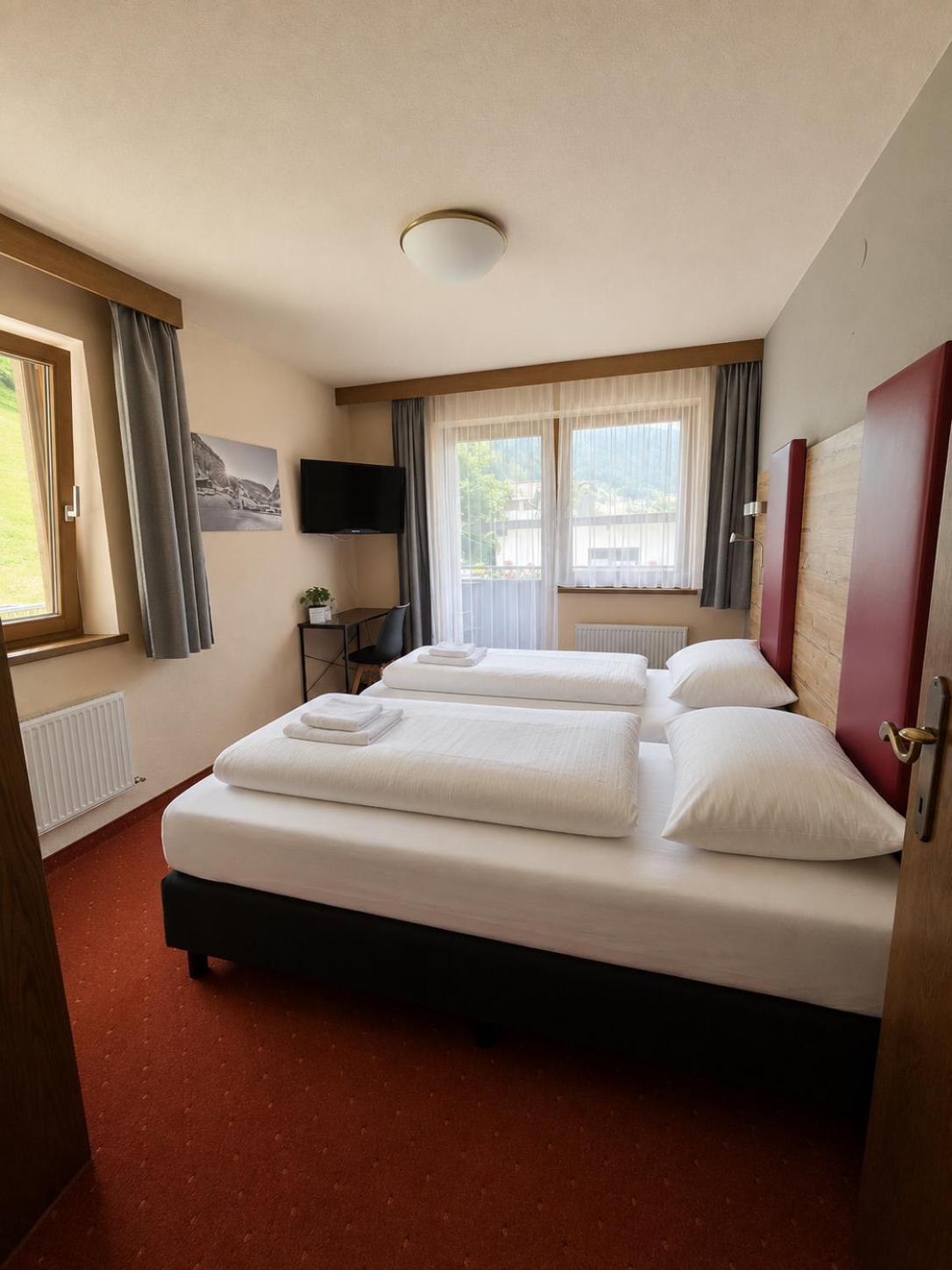 Standard Double Room photo 1