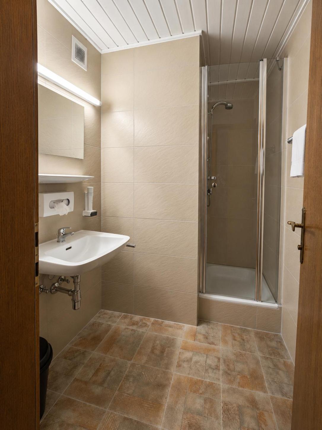 Budget Double Room photo 3
