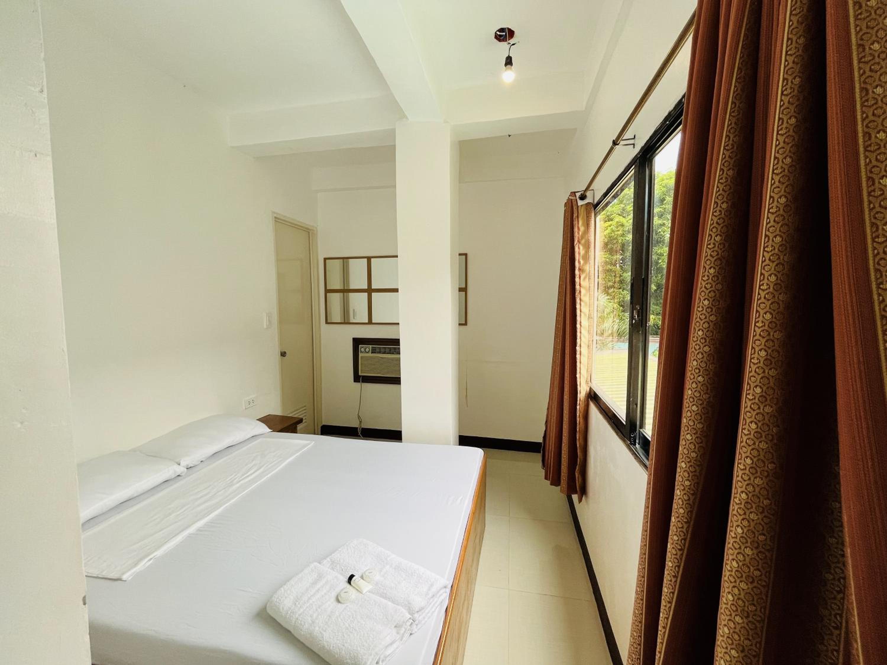 Budget Double Room photo 3
