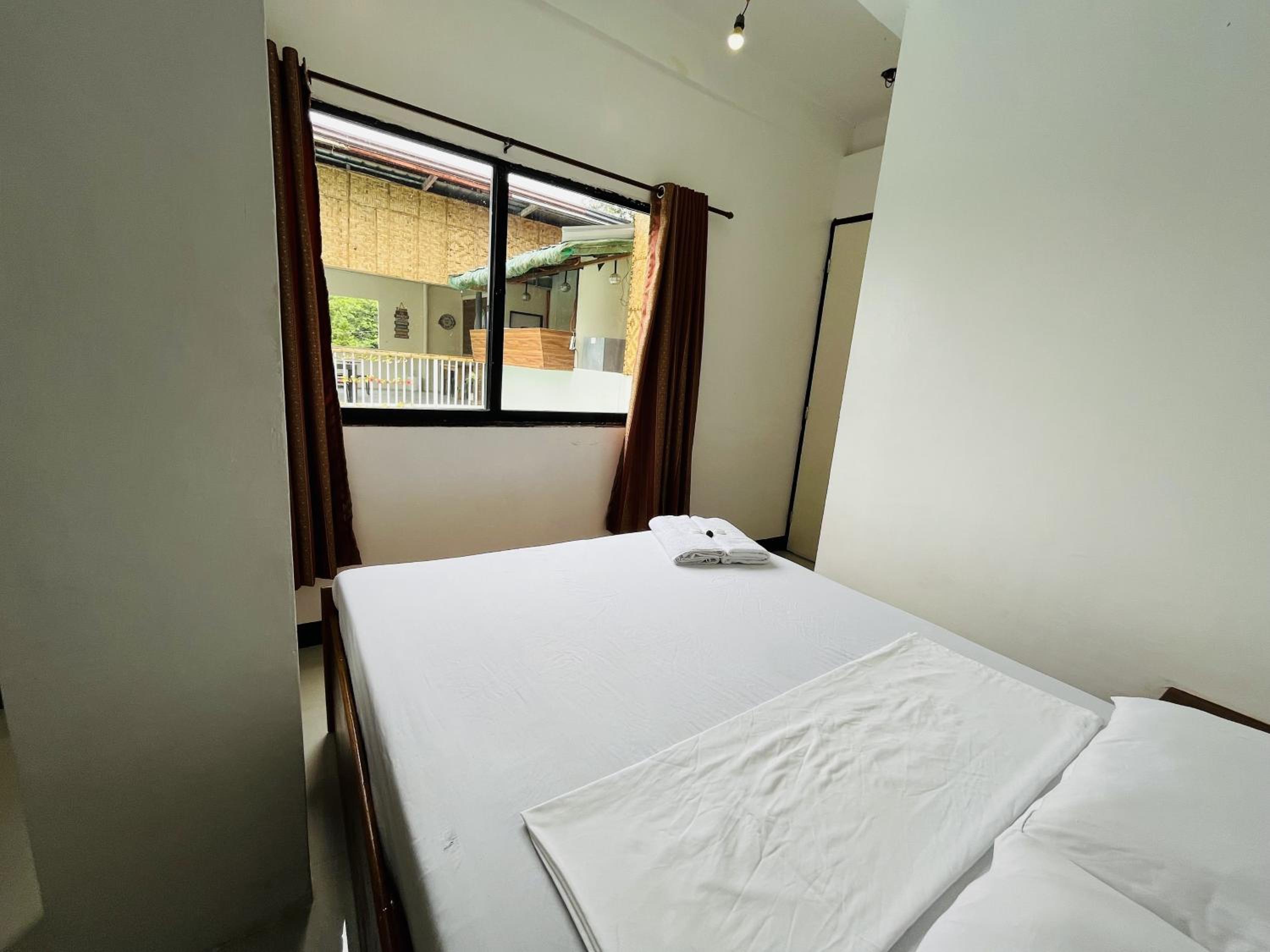 Budget Double Room photo 2