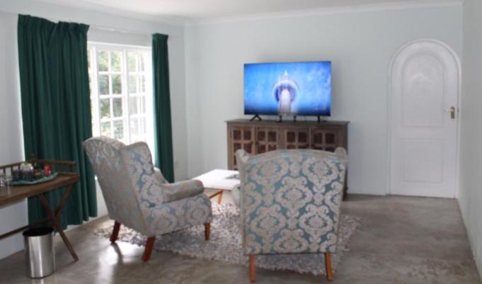 Family Room with Private Bathroom photo 3