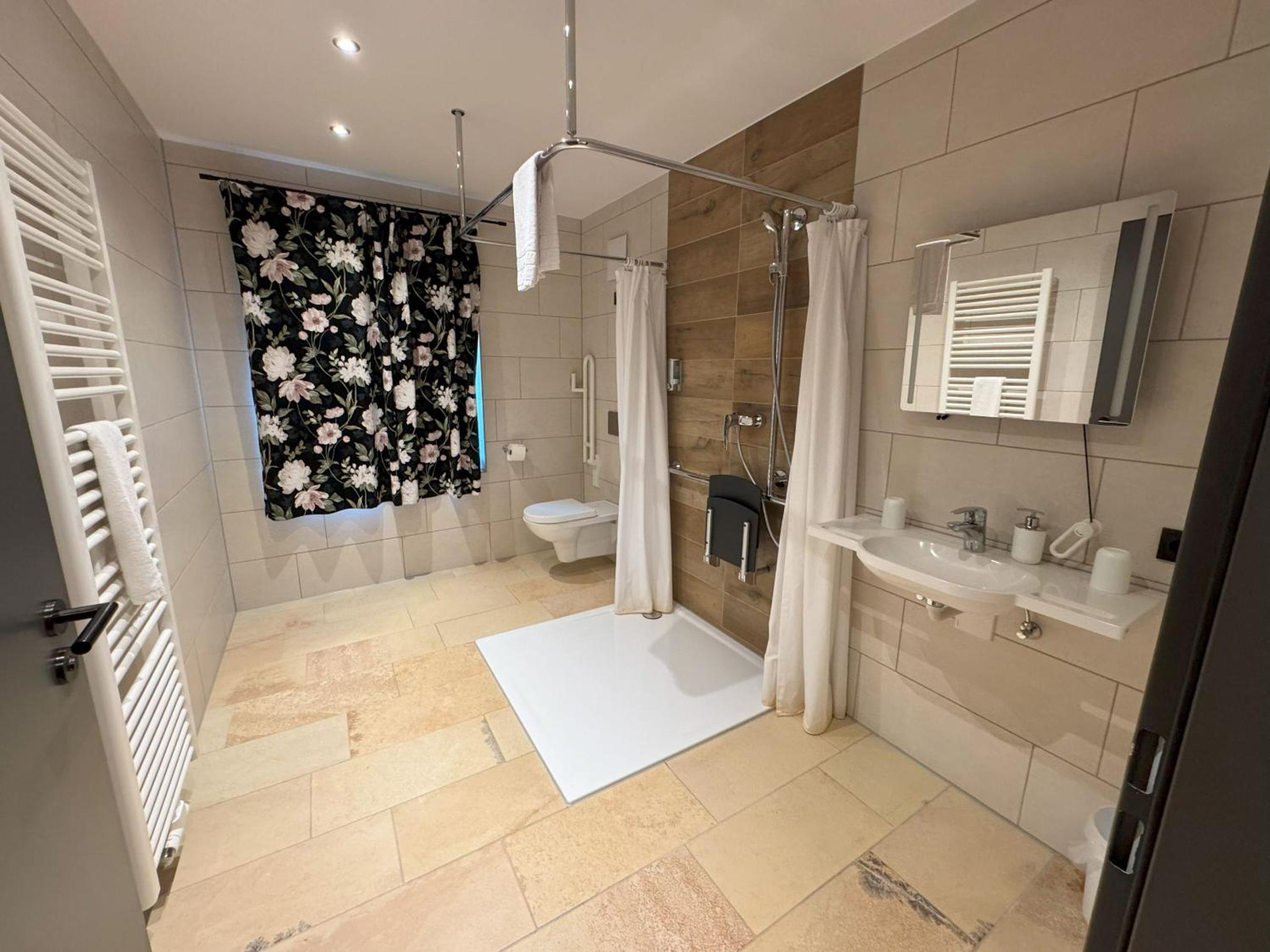 Double Room - Disability Access - Photo 4