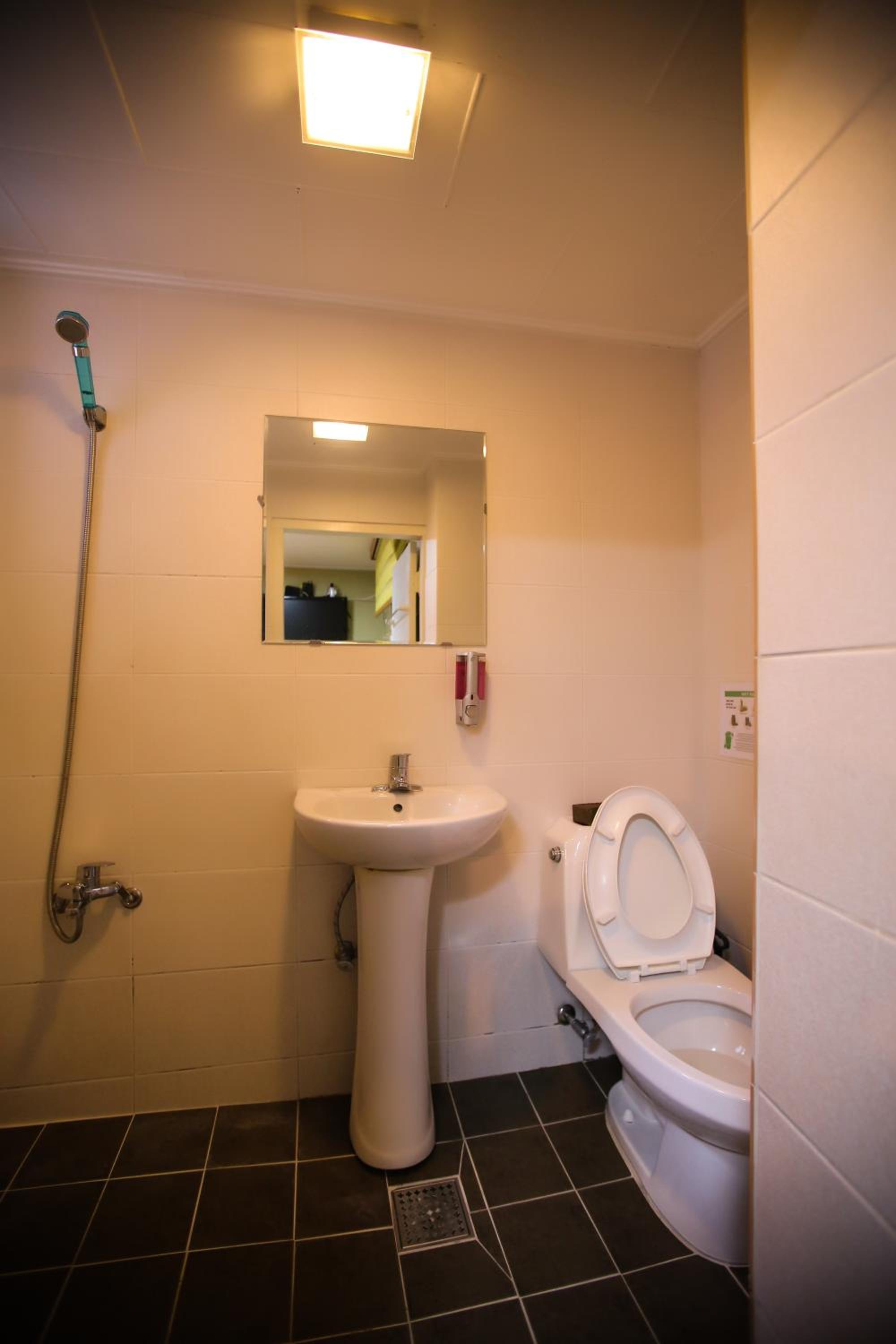 Twin Room - Photo 2